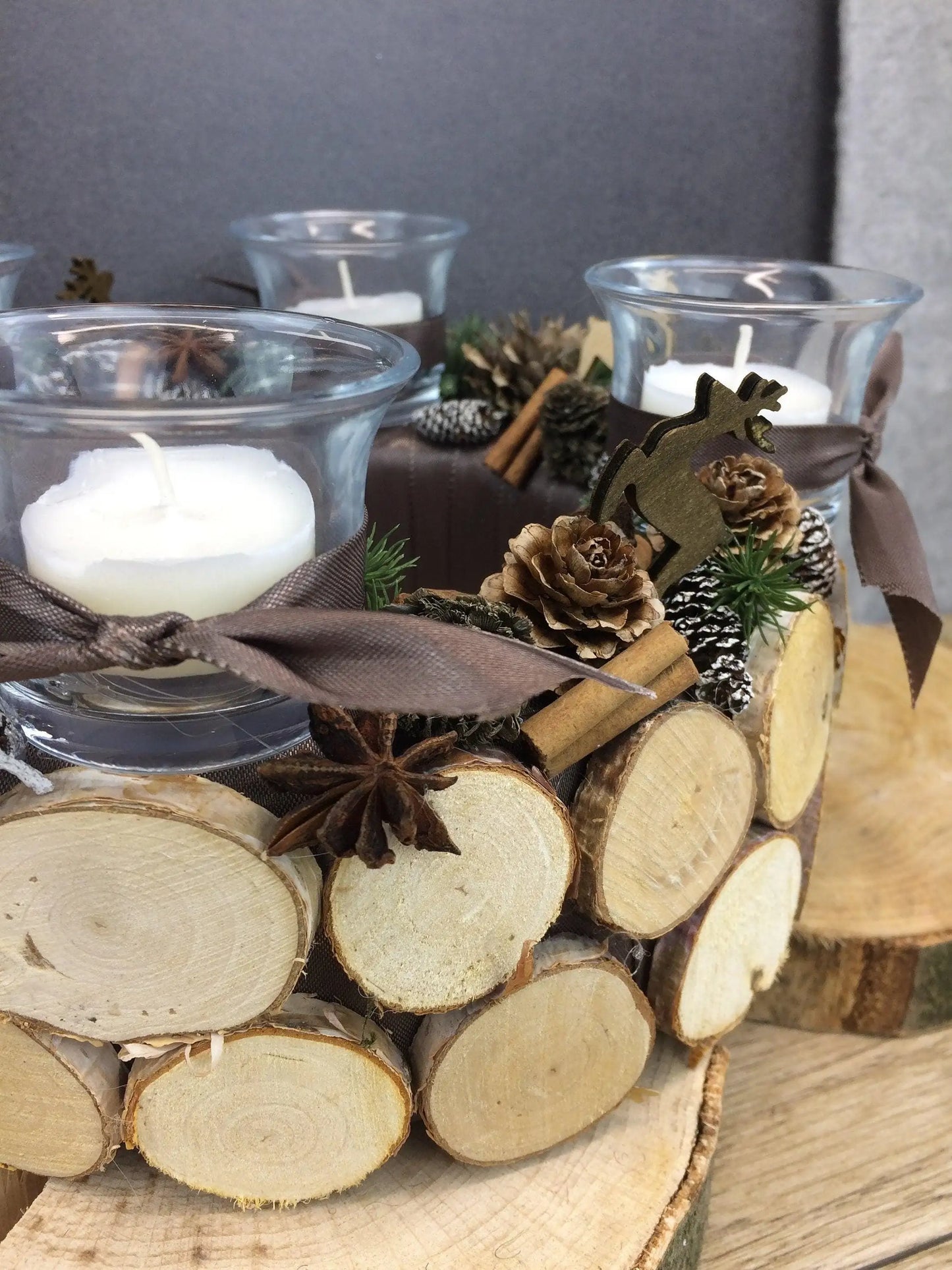 Adventskranz Wunschfarbe Hirsch Zapfen Birke Wunschfarbe Teelicht Anis Zimt – handgemacht aus Seiden- und Kunstblumen, langlebig & pflegeleicht von SarahsFlowerStudio