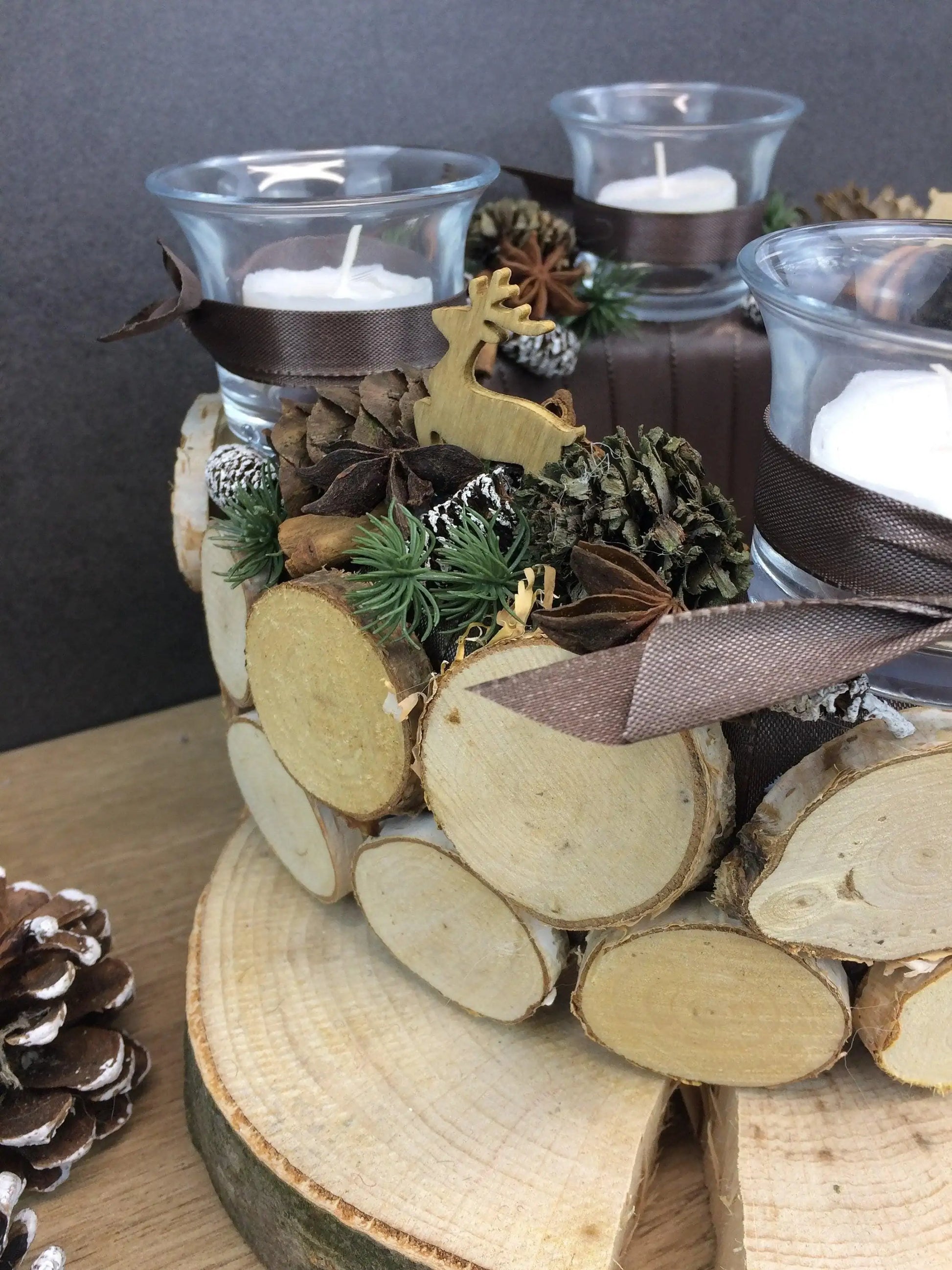 Adventskranz Wunschfarbe Hirsch Zapfen Birke Wunschfarbe Teelicht Anis Zimt – handgemacht aus Seiden- und Kunstblumen, langlebig & pflegeleicht von SarahsFlowerStudio