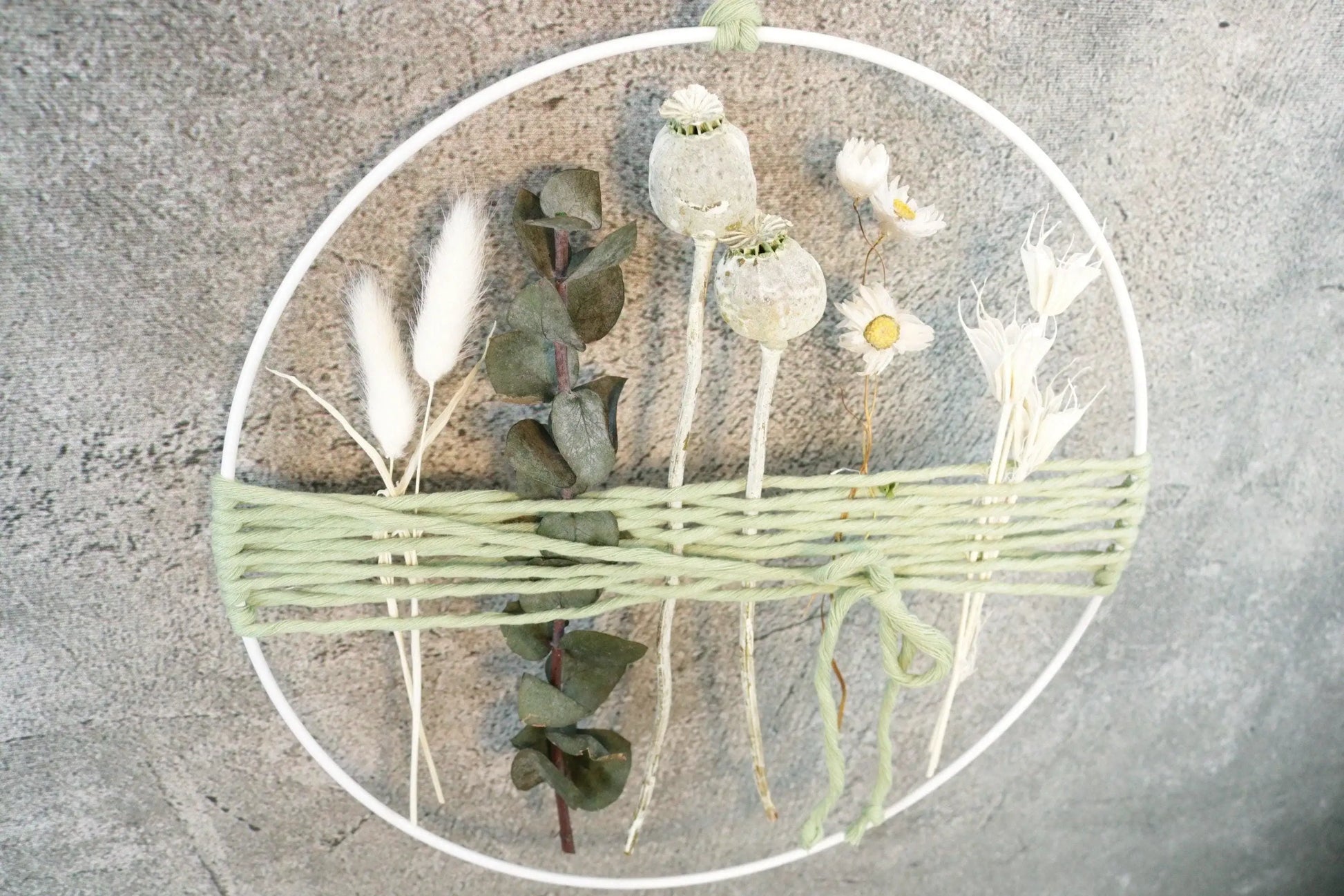 Türkranz Kranz Ring Gräser Wandkranz Trockenblumen Natur natürlich Hoop Fensterdeko – handgemacht aus Seiden- und Kunstblumen, langlebig & pflegeleicht von SarahsFlowerStudio