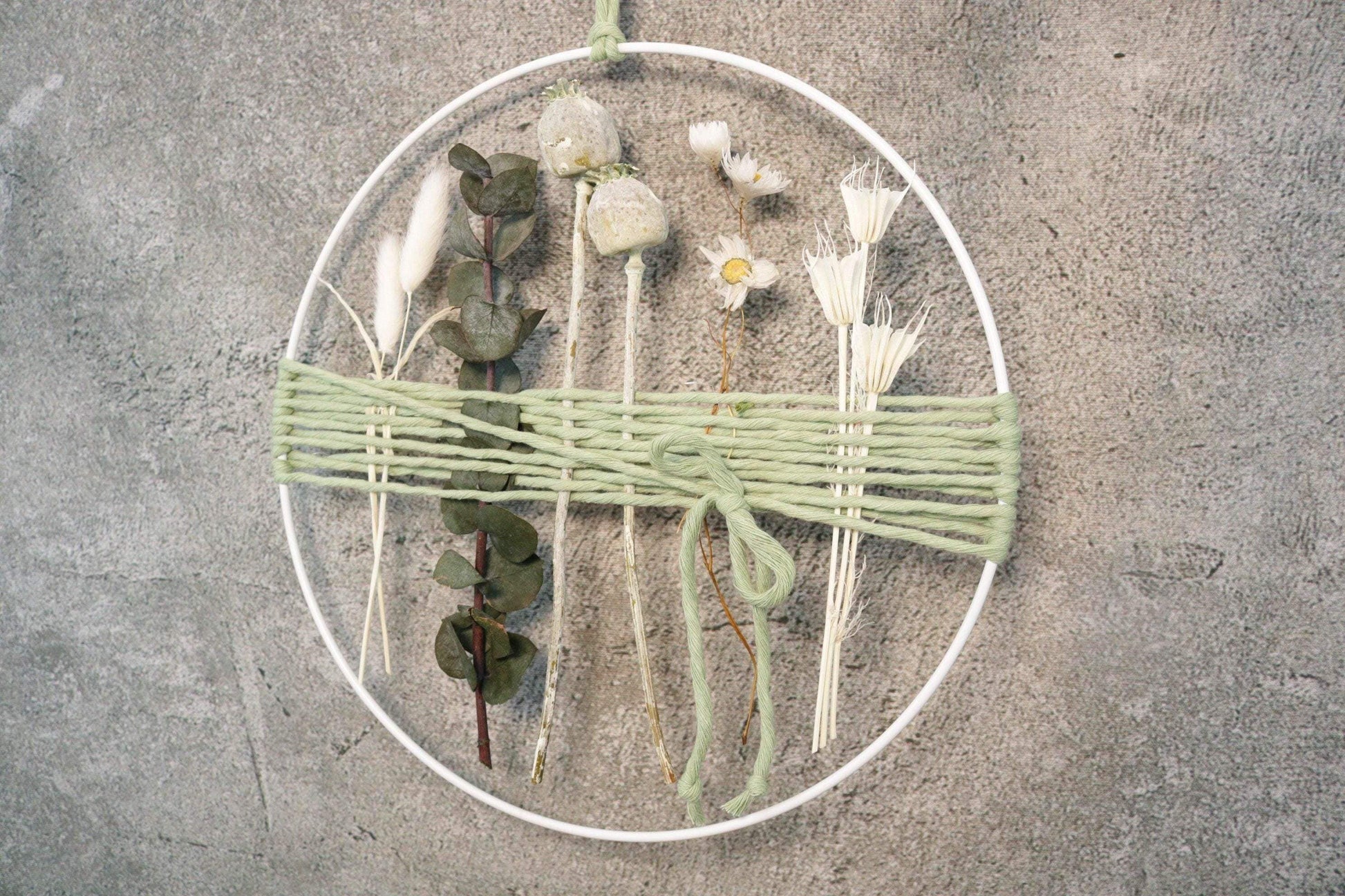 Türkranz Kranz Ring Gräser Wandkranz Trockenblumen Natur natürlich Hoop Fensterdeko – handgemacht aus Seiden- und Kunstblumen, langlebig & pflegeleicht von SarahsFlowerStudio