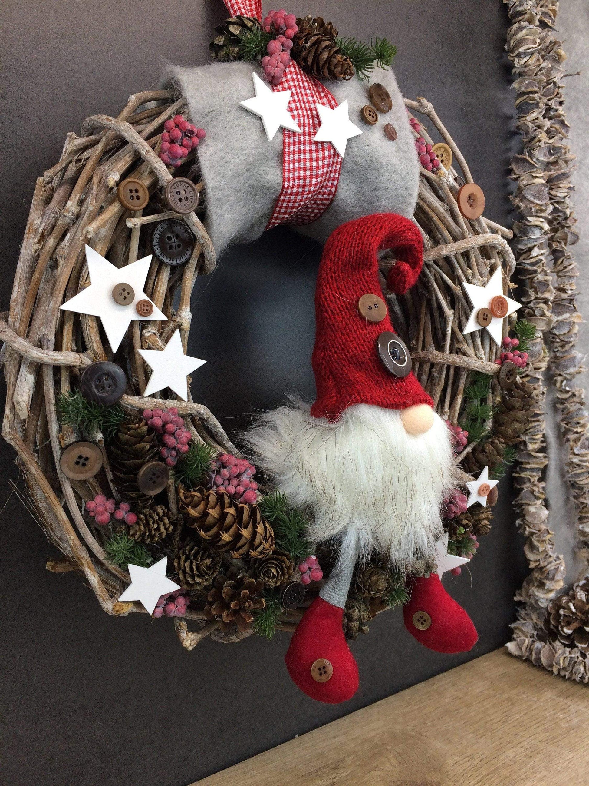 Advent Türkranz Türdeko Türschmuck Weihnachten Weidenkranz Wichtel – handgemacht aus Seiden- und Kunstblumen, langlebig & pflegeleicht von SarahsFlowerStudio