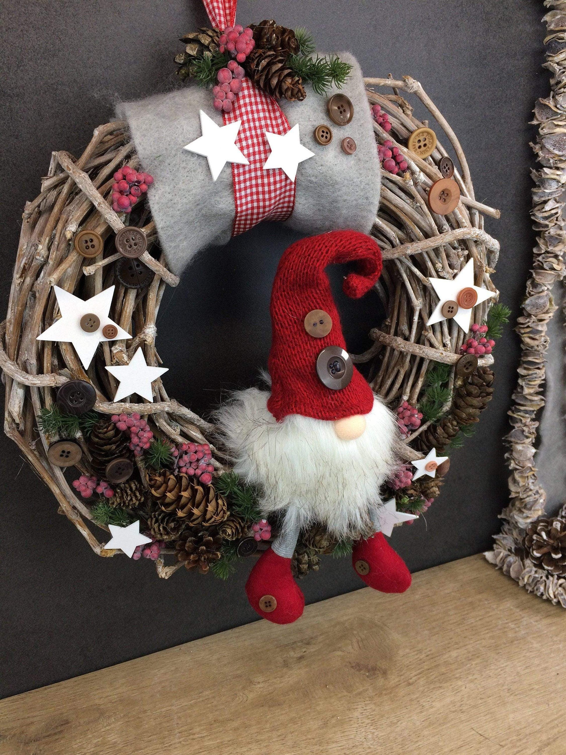 Advent Türkranz Türdeko Türschmuck Weihnachten Weidenkranz Wichtel – handgemacht aus Seiden- und Kunstblumen, langlebig & pflegeleicht von SarahsFlowerStudio