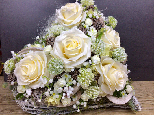 Grabgesteck Rosen Wiesenblumen Grabschmuck Herz Farbwunsch Grabdeko Grabdekoration – handgemacht aus Seiden- und Kunstblumen, langlebig & pflegeleicht von SarahsFlowerStudio