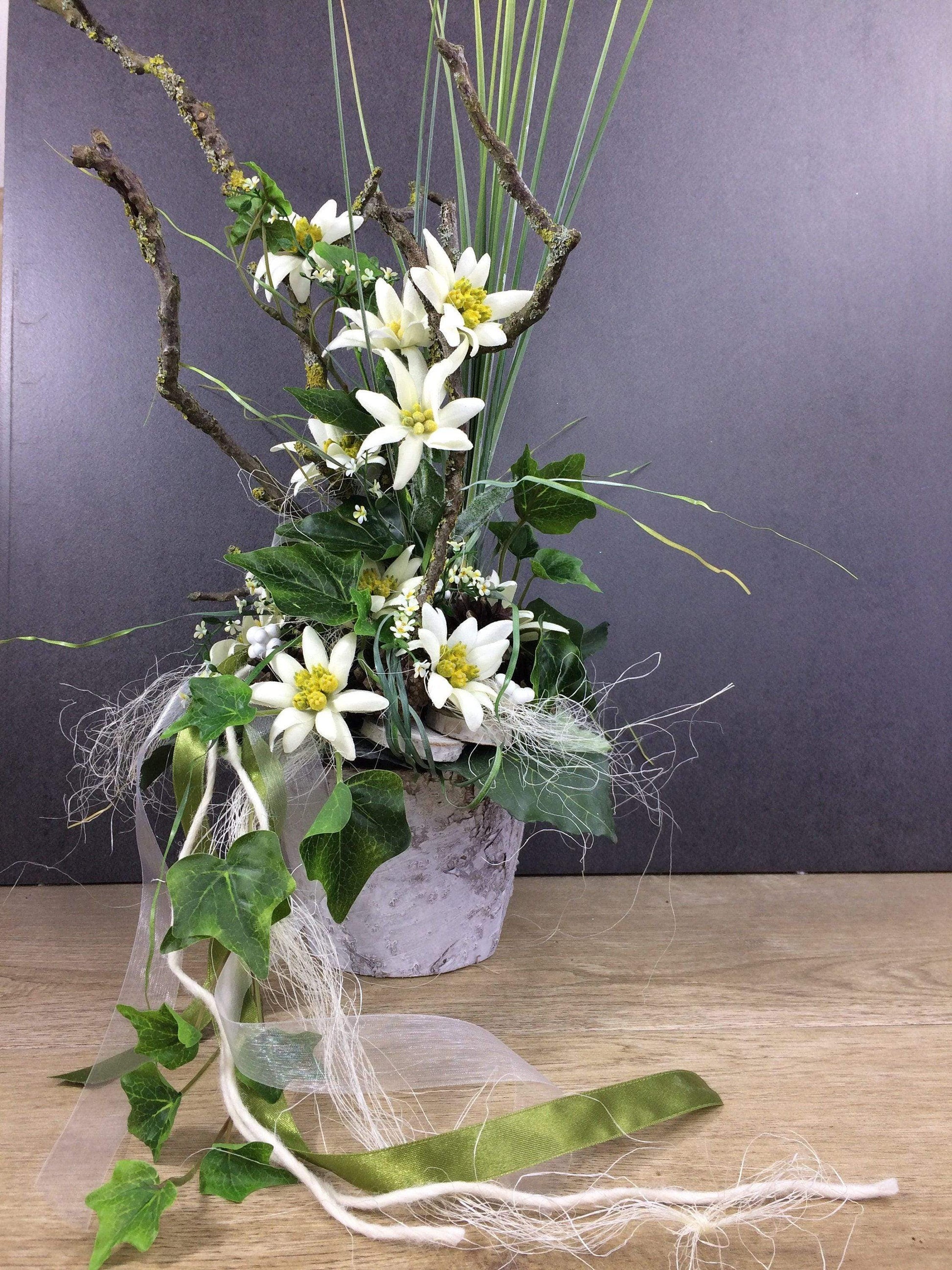 Seidenblumen Arrangement Bodenvase – Edelweiß Zapfen Efeu langlebig – Seidenblumen – SarahsFlowerStudio