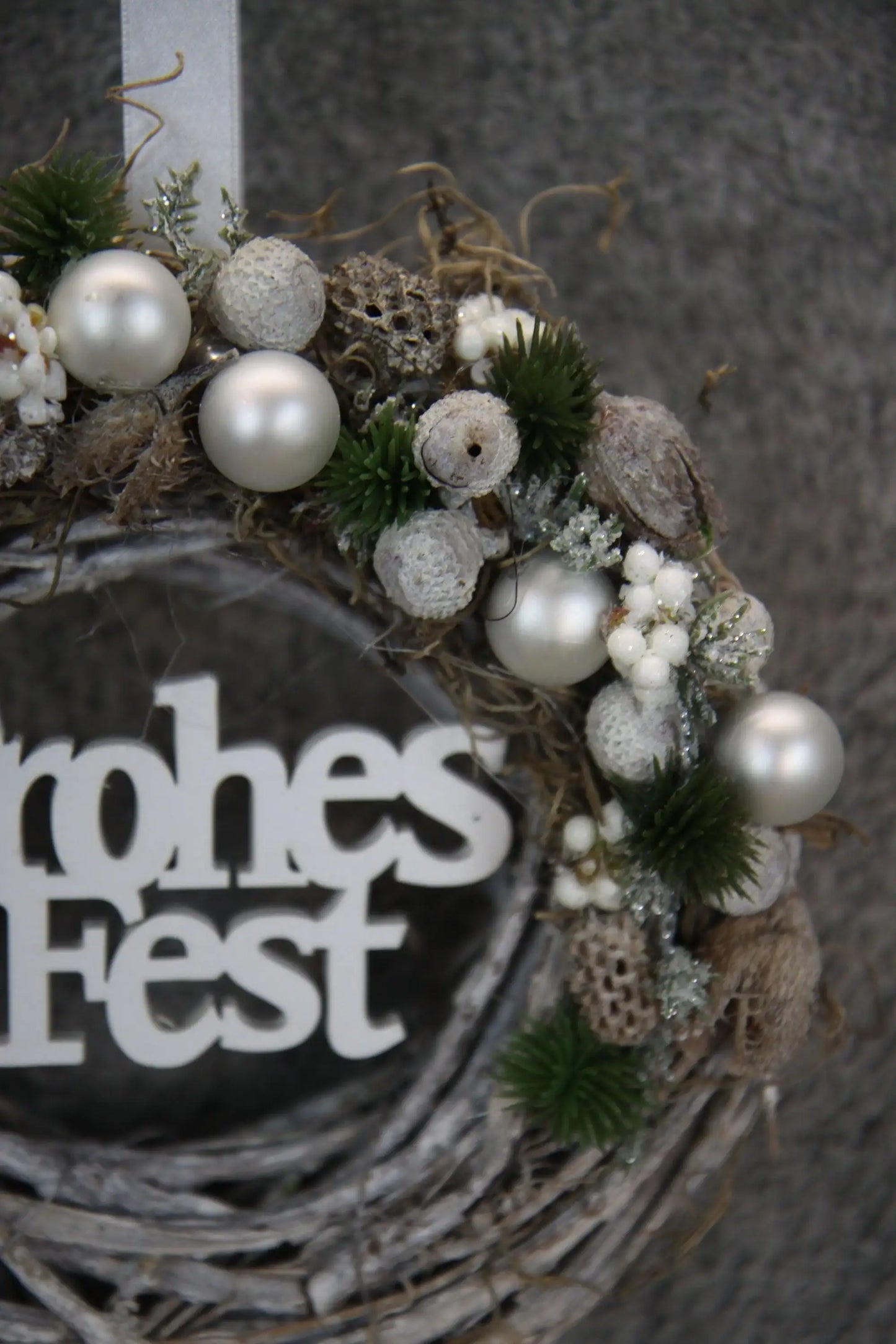 Türkranz Frohes Fest Türschmuck Weihnachten Weidenkranz Zapfen Kugeln Stern Apfel Knöpfe Tanne Band Modern – handgemacht aus Seiden- und Kunstblumen, langlebig & pflegeleicht von SarahsFlowerStudio