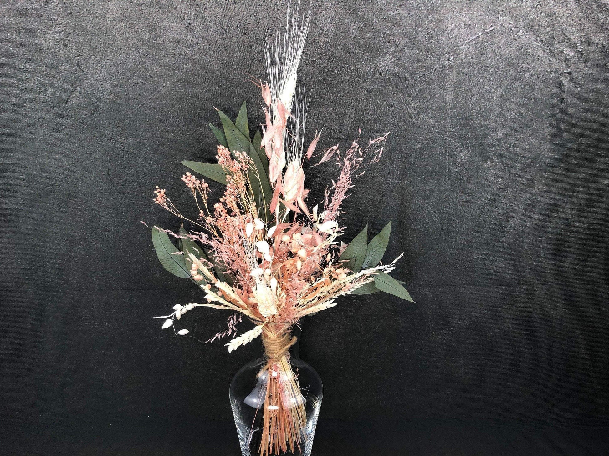 Trockenblumenstrauß Strauß Gräser mit Exoten Eukalyptus Gräser Trockenblumen Trockenmaterial Natur natürlich dried bouquet dried Flowers – handgemacht aus Seiden- und Kunstblumen, langlebig & pflegeleicht von SarahsFlowerStudio