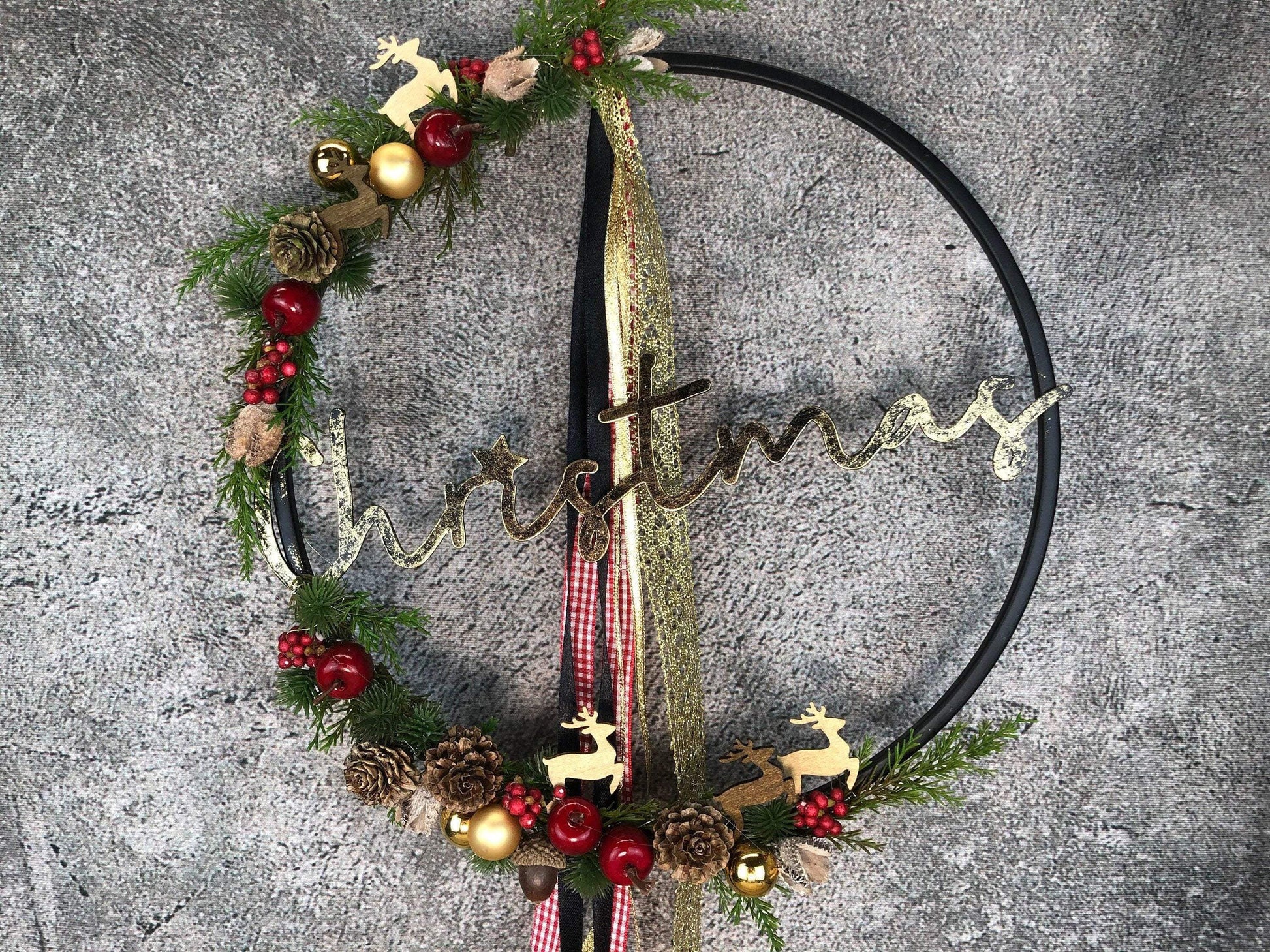 Türkranz Kranz Christmas Advent Modern Ring Fenster Fensterschmuck Fensterdeko Deko Weihnachten Zapfen Wachszapfen – handgemacht aus Seiden- und Kunstblumen, langlebig & pflegeleicht von SarahsFlowerStudio