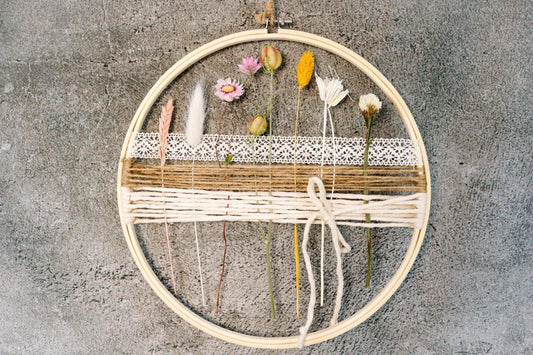 Türkranz Kranz Ring Stickrahmen Gräser Holzring Stickring Stickreif Trockenblumen Natur natürlich Hoop Fensterdeko – handgemacht aus Seiden- und Kunstblumen, langlebig & pflegeleicht von SarahsFlowerStudio