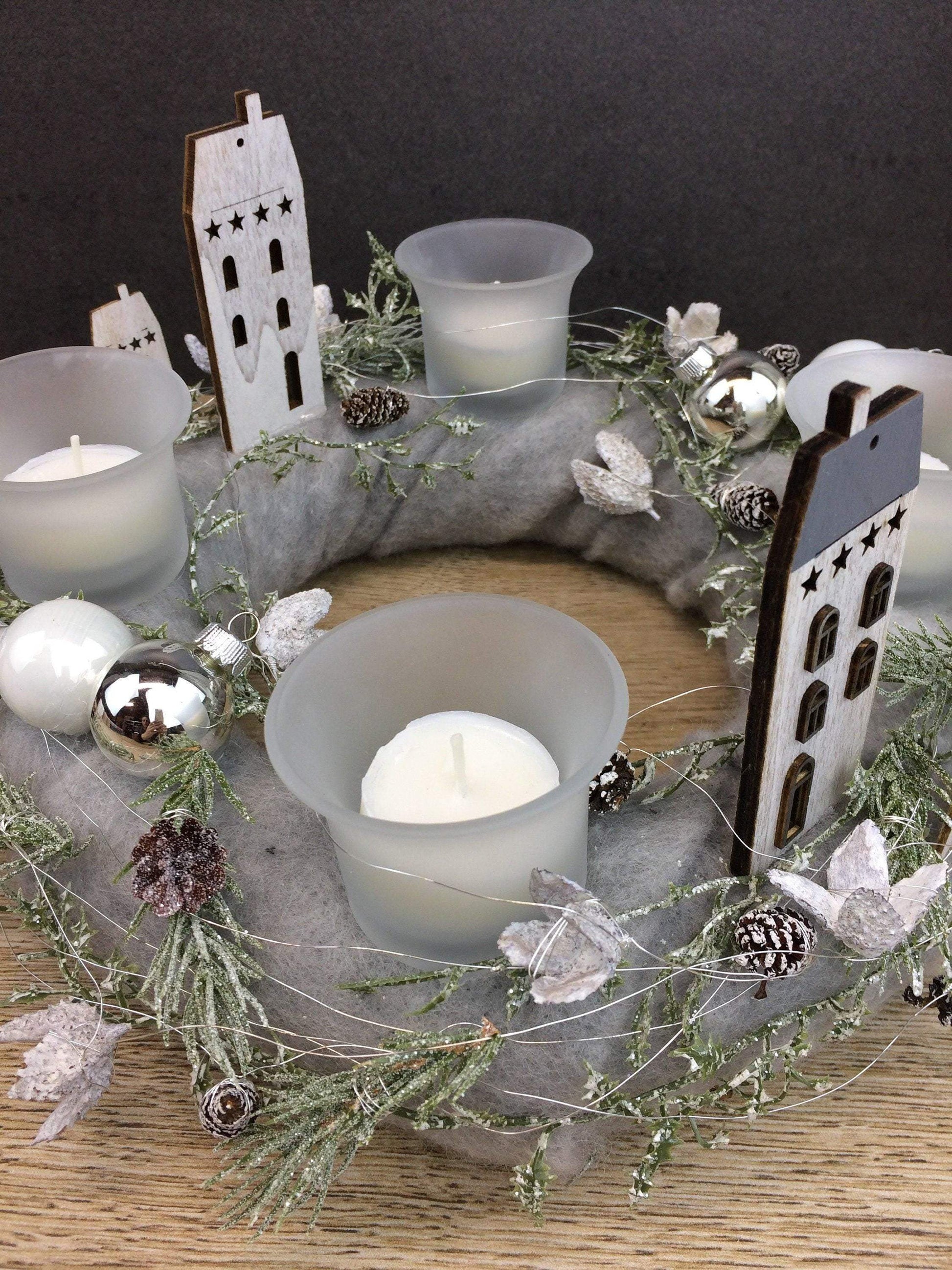 Adventskranz Adventskalender Gläser Häuser Kugeln Kerzen Tanne Filz Modern Natürlich Getrocknet Künstlich Haltbar – handgemacht aus Seiden- und Kunstblumen, langlebig & pflegeleicht von SarahsFlowerStudio
