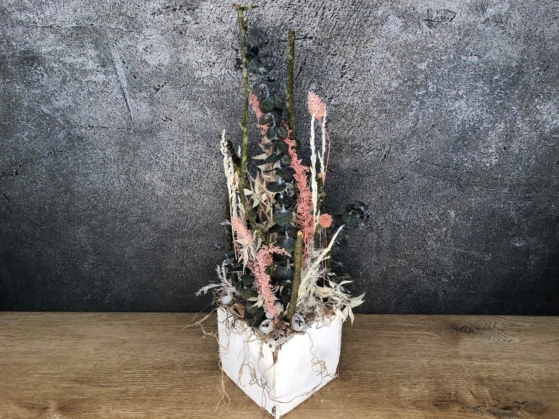 Tischdeko Blumen Tischgesteck Kerze Schublade Gräser Trockenblumen Trockenmaterial Natur natürlich dried bouquet dried Flowers – handgemacht aus Seiden- und Kunstblumen, langlebig & pflegeleicht von SarahsFlowerStudio