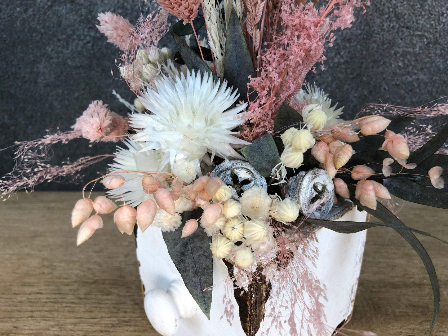 Tischdeko Blumen Tischgesteck Kerze Schublade Gräser Trockenblumen Trockenmaterial Natur natürlich dried bouquet dried Flowers – handgemacht aus Seiden- und Kunstblumen, langlebig & pflegeleicht von SarahsFlowerStudio