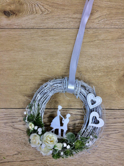 Türkranz 20cm Türdeko Türschmuck Hochzeit Rosen Schleierkraut Hochzeitspaar Weiß SukkulentenModern ganzjährig Tür Schmuck Herbst – handgemacht aus Seiden- und Kunstblumen, langlebig & pflegeleicht von SarahsFlowerStudio