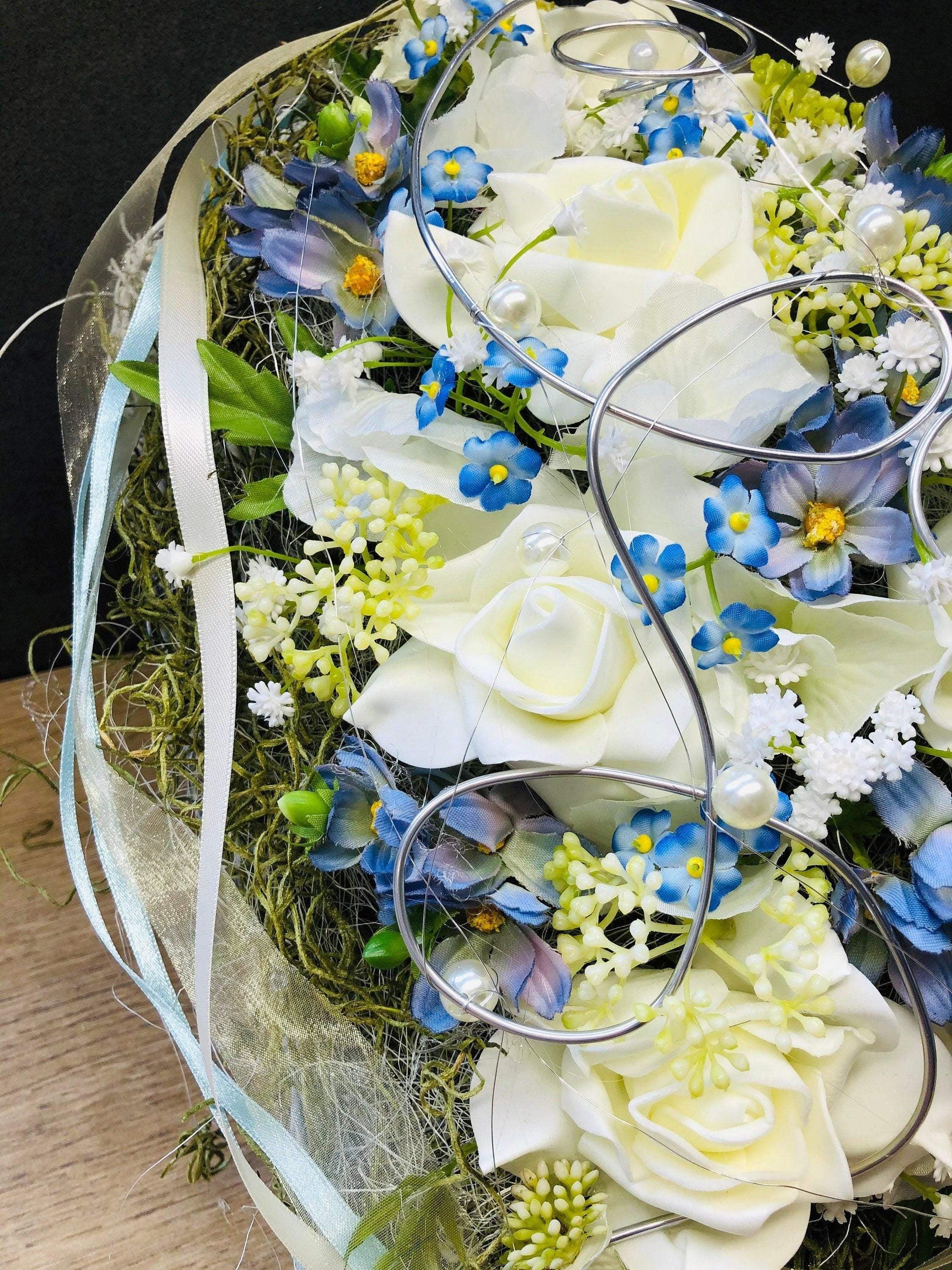 Grabgesteck Grabschmuck Herz Grabdekoration Grabdeko Modern Vergissmeinnicht Draht Perlen Rose Schleierkraut – handgemacht aus Seiden- und Kunstblumen, langlebig & pflegeleicht von SarahsFlowerStudio