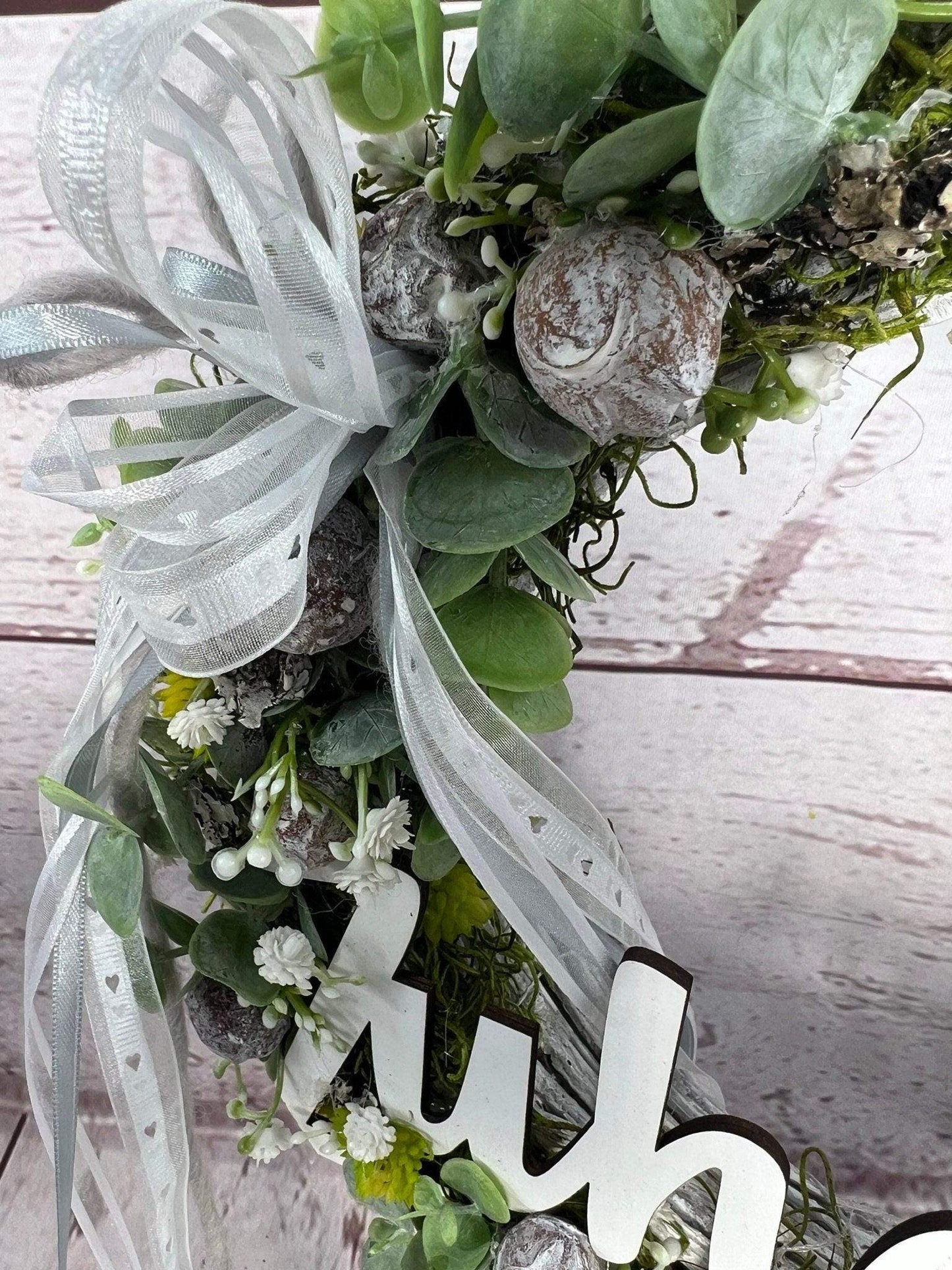 Türkranz Türdeko Türschmuck Frühling Schriftzug Zuhause Modern Tür Schmuck Eukalyptus – handgemacht aus Seiden- und Kunstblumen, langlebig & pflegeleicht von SarahsFlowerStudio