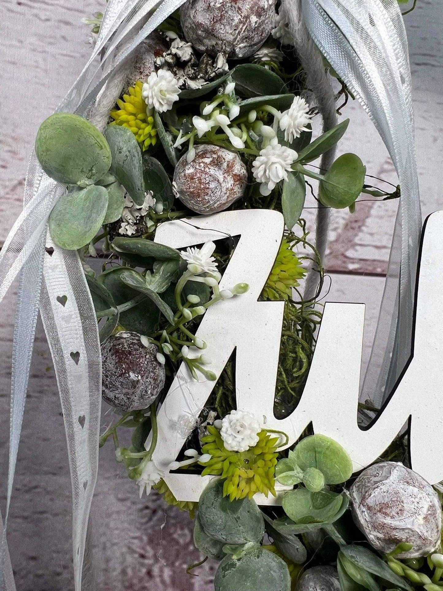Türkranz Türdeko Türschmuck Frühling Schriftzug Zuhause Modern Tür Schmuck Eukalyptus – handgemacht aus Seiden- und Kunstblumen, langlebig & pflegeleicht von SarahsFlowerStudio