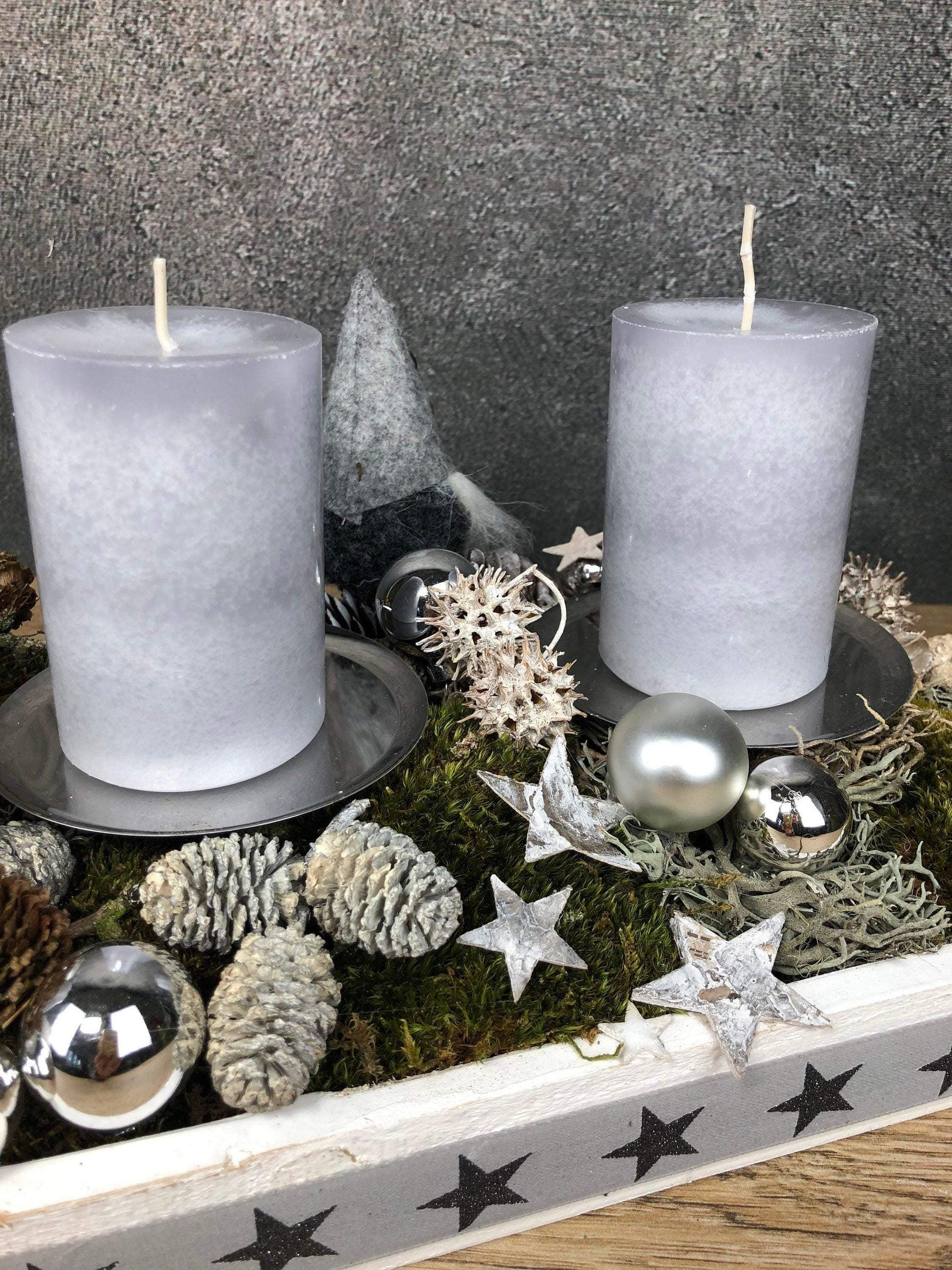 Adventskranz Adventskalender Wichtel Modern Länglich Tablett in zwei Größen L und XL – handgemacht aus Seiden- und Kunstblumen, langlebig & pflegeleicht von SarahsFlowerStudio