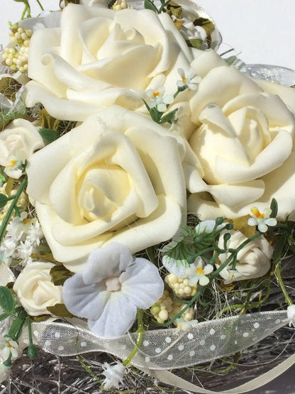Grabgesteck Grabschmuck Rose Hortensie Schleierkraut Herz Beeren Spitze Band Rebe Grabdekoration Grabschmuck Allerheiligen – handgemacht aus Seiden- und Kunstblumen, langlebig & pflegeleicht von SarahsFlowerStudio