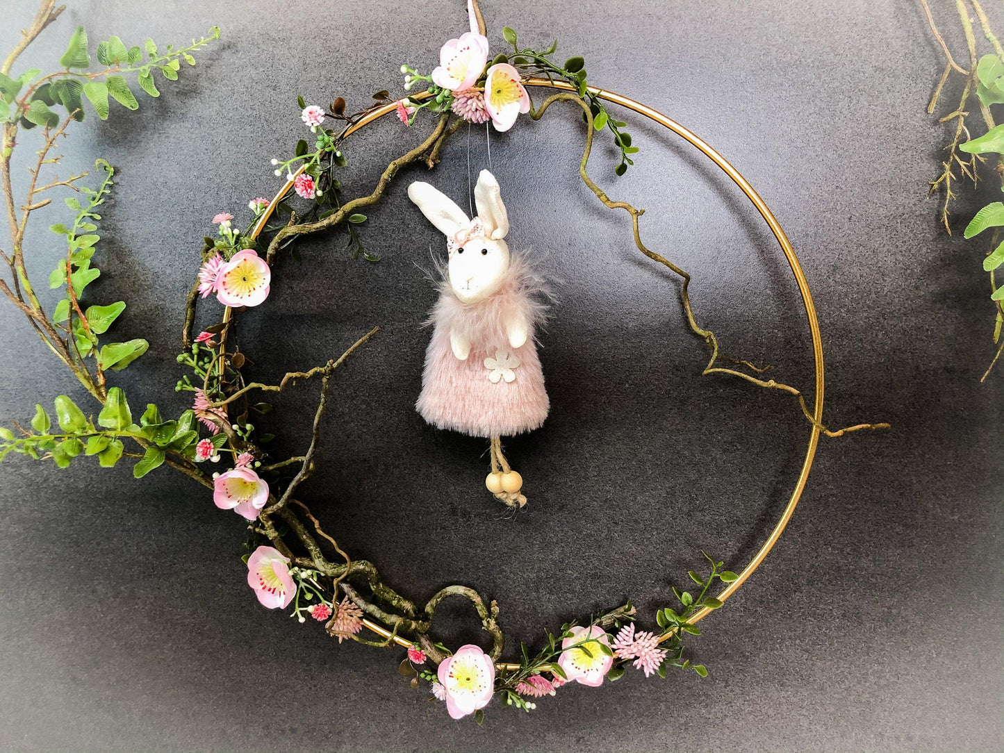 Türkranz Frühling modern mit Hasen – Seidenblumen Türdeko ganzjährig – Türkranz – SarahsFlowerStudio