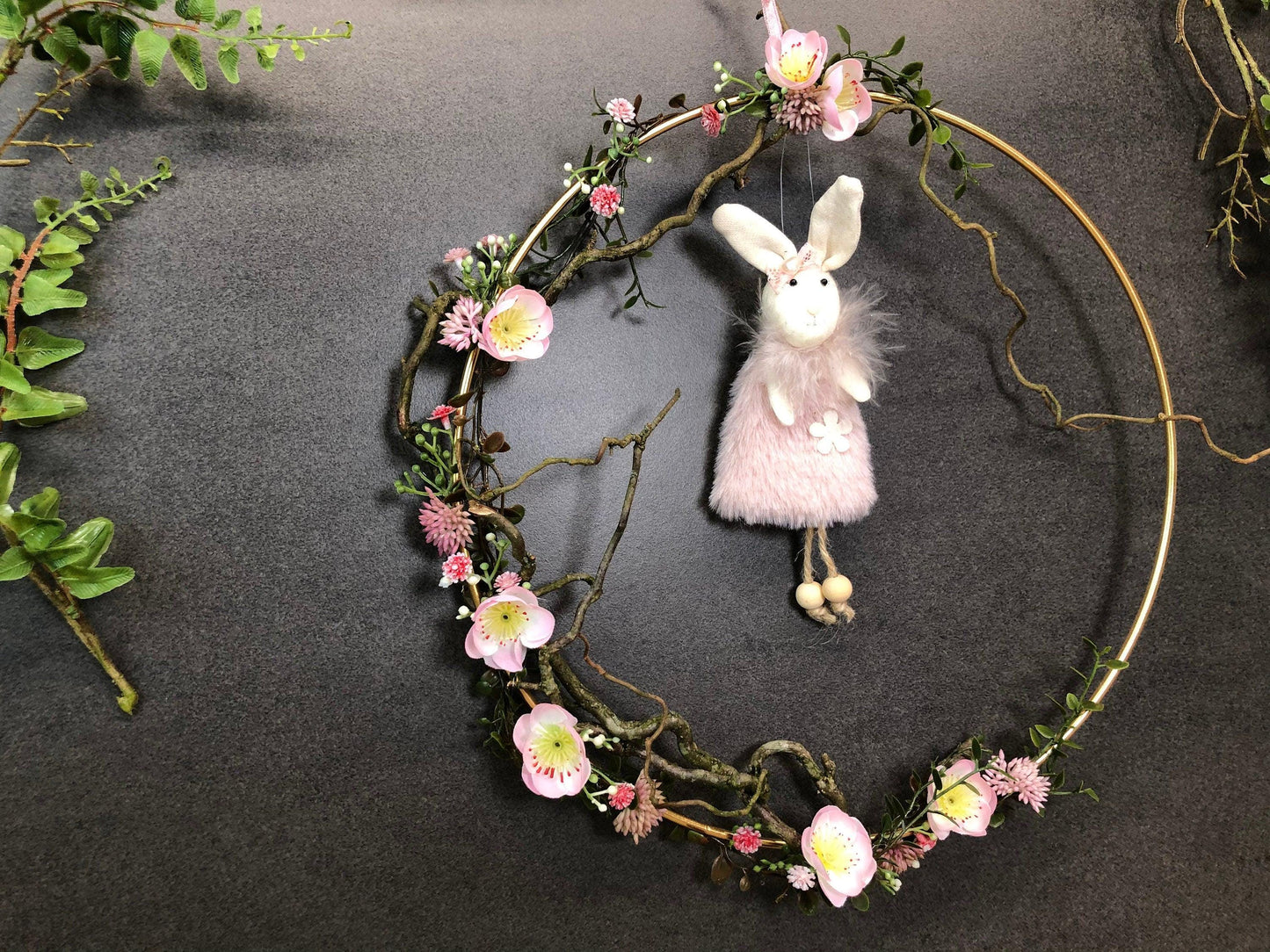 Türkranz Frühling modern mit Hasen – Seidenblumen Türdeko ganzjährig – Türkranz – SarahsFlowerStudio