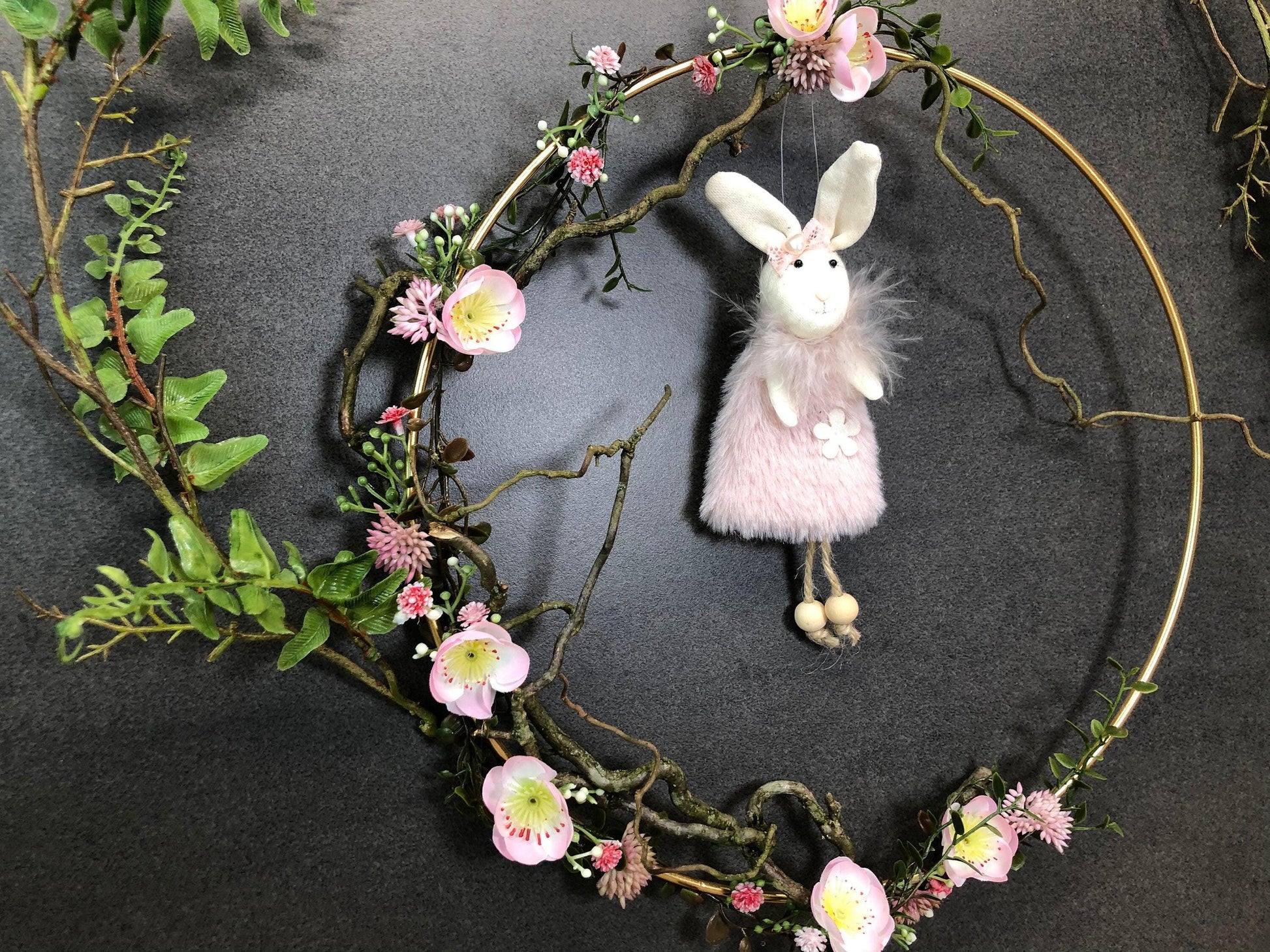 Türkranz Frühling modern mit Hasen – Seidenblumen Türdeko ganzjährig – Türkranz – SarahsFlowerStudio