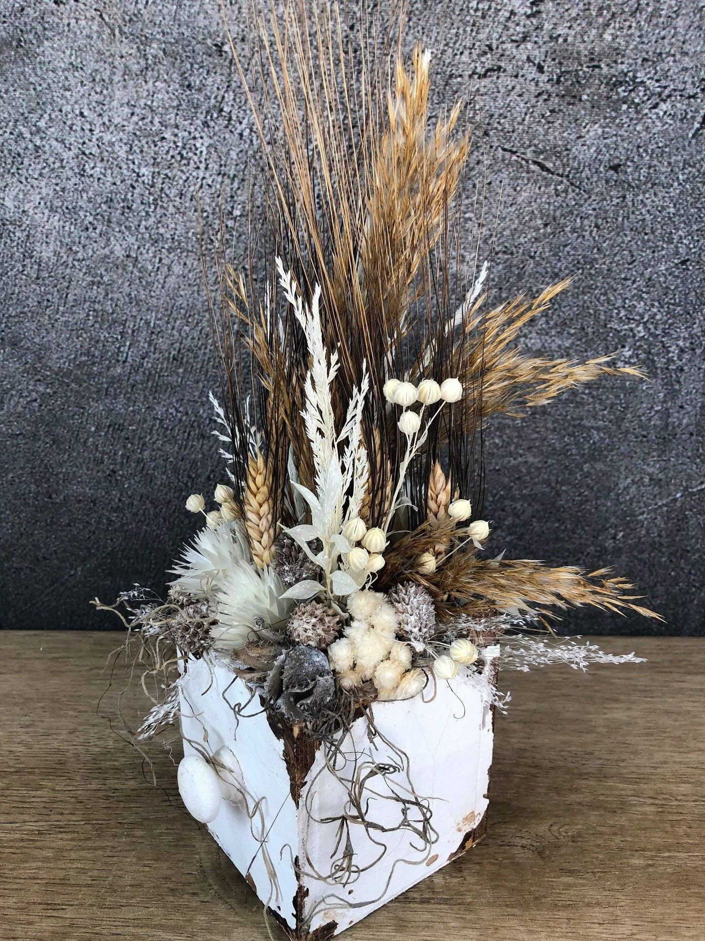 Tischdeko Blumen Tischgesteck Kerze Schublade Gräser Trockenblumen Trockenmaterial Natur natürlich dried bouquet dried Flowers – handgemacht aus Seiden- und Kunstblumen, langlebig & pflegeleicht von SarahsFlowerStudio