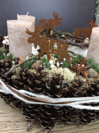 Adventskranz Adventskalender Zapfen Pilz Elch Zimt Kerzen Tanne Filz Modern Natürlich Getrocknet Künstlich Haltbar – handgemacht aus Seiden- und Kunstblumen, langlebig & pflegeleicht von SarahsFlowerStudio