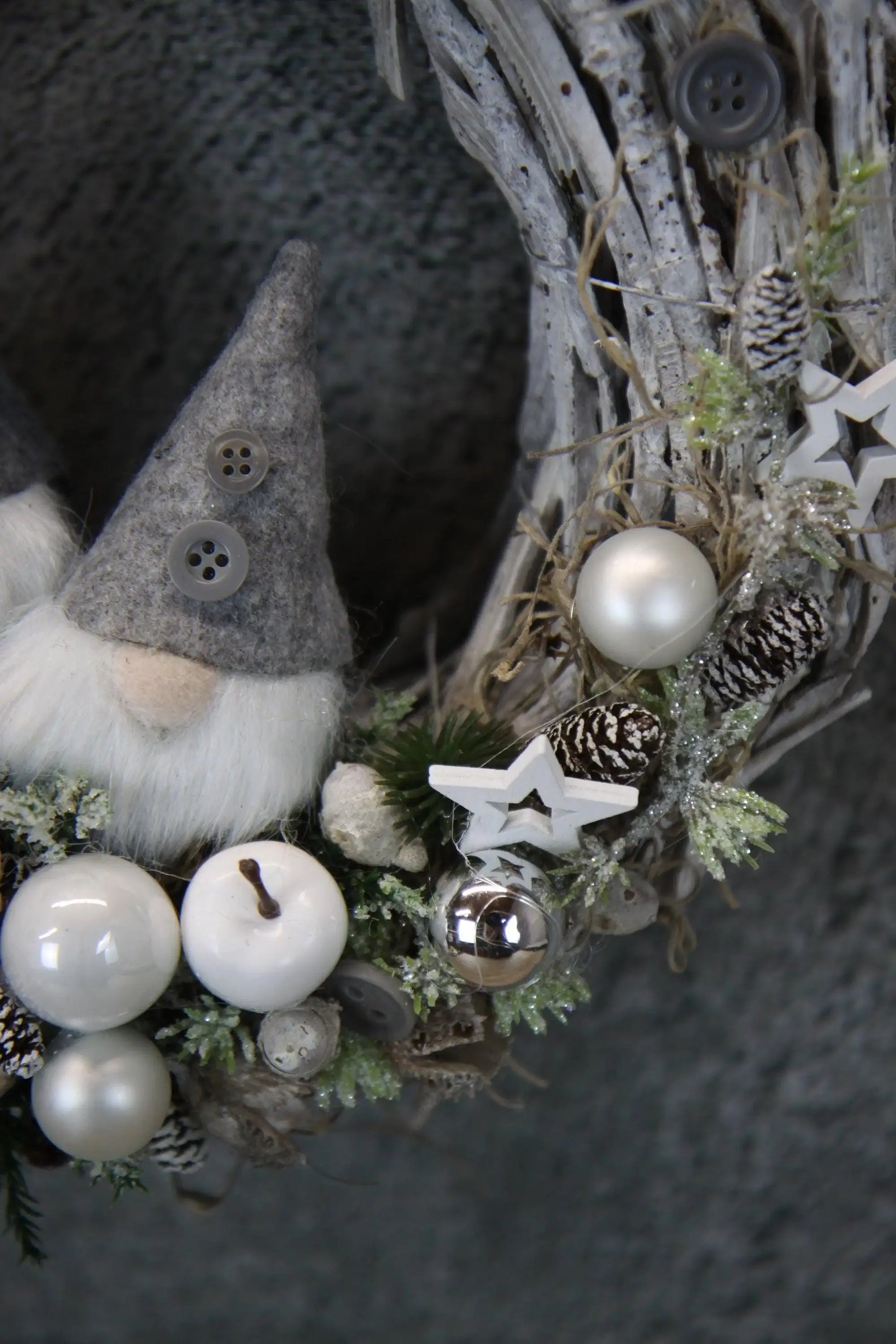 Türkranz Türdeko Türschmuck Weihnachten Weidenkranz Wichtel Zapfen Stern Apfel Tanne Band Modern – handgemacht aus Seiden- und Kunstblumen, langlebig & pflegeleicht von SarahsFlowerStudio