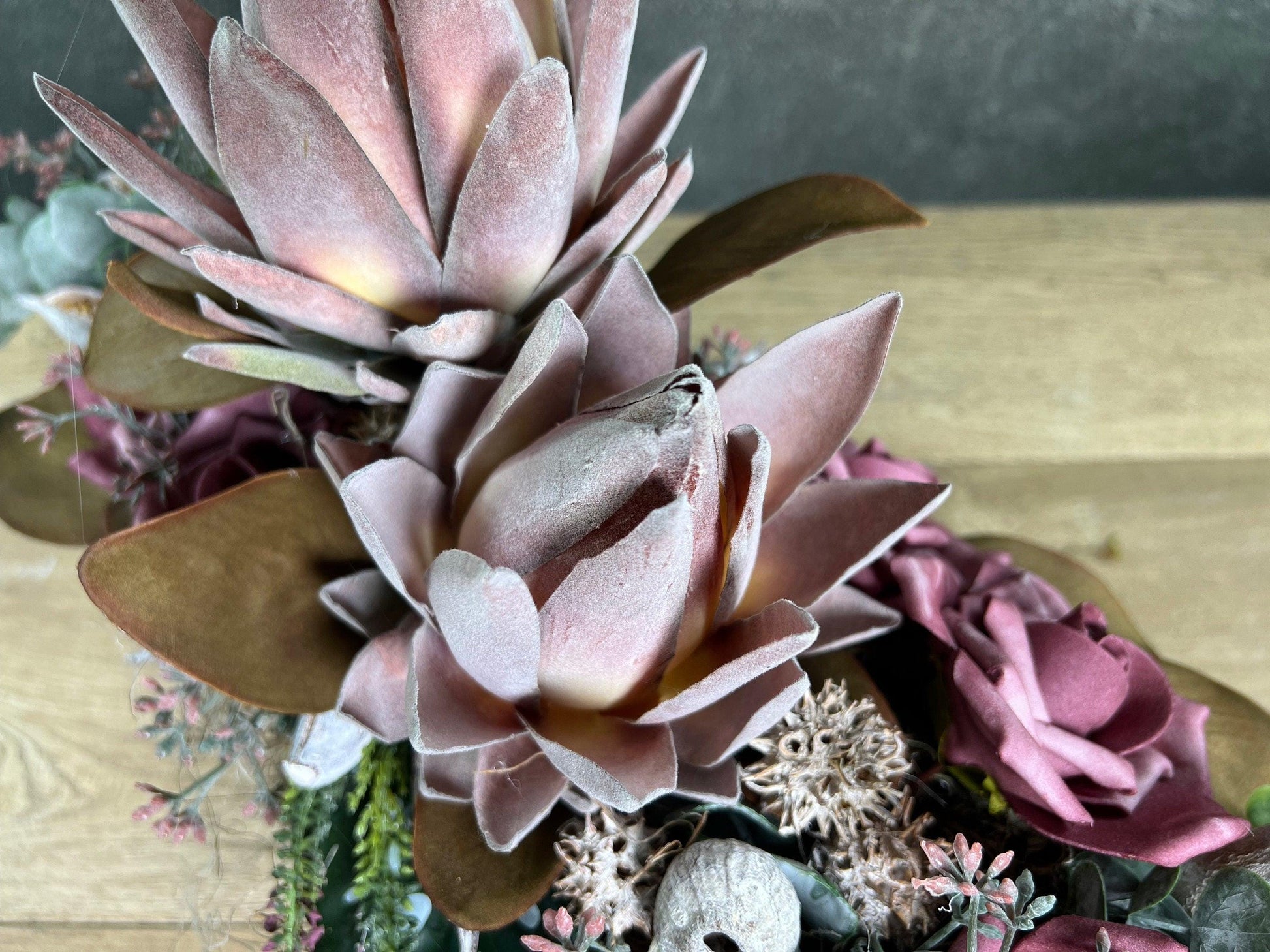 Grabgesteck Protea 70cm Seidenblumen – langlebiger Grabschmuck – Grabgesteck – SarahsFlowerStudio