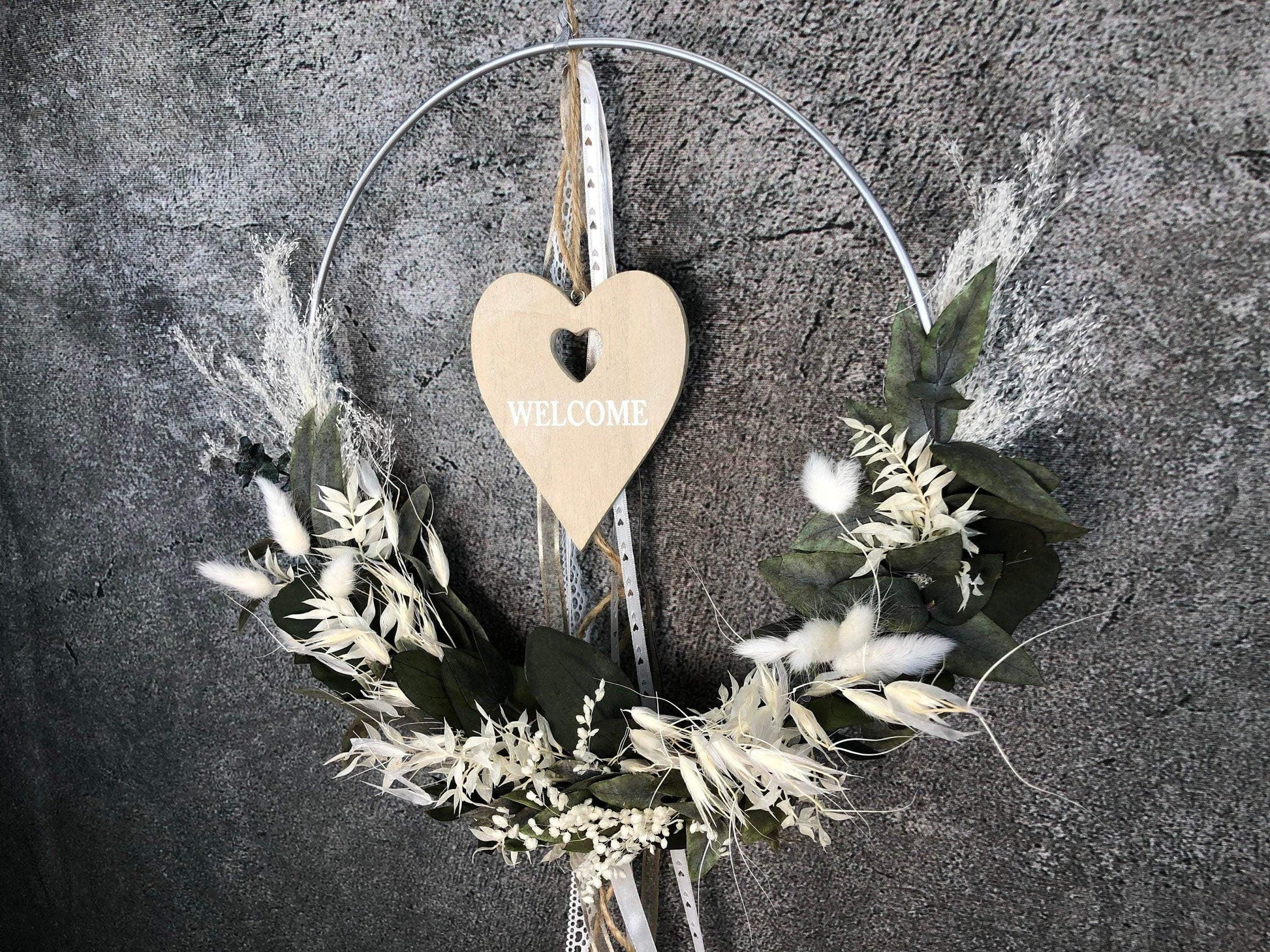 Türkranz Welcome Herz Kranz Ring Eukalyptus Gräser Wandkranz Trockenblumen Natur natürlich Hoop Herbst Herbstlich – handgemacht aus Seiden- und Kunstblumen, langlebig & pflegeleicht von SarahsFlowerStudio