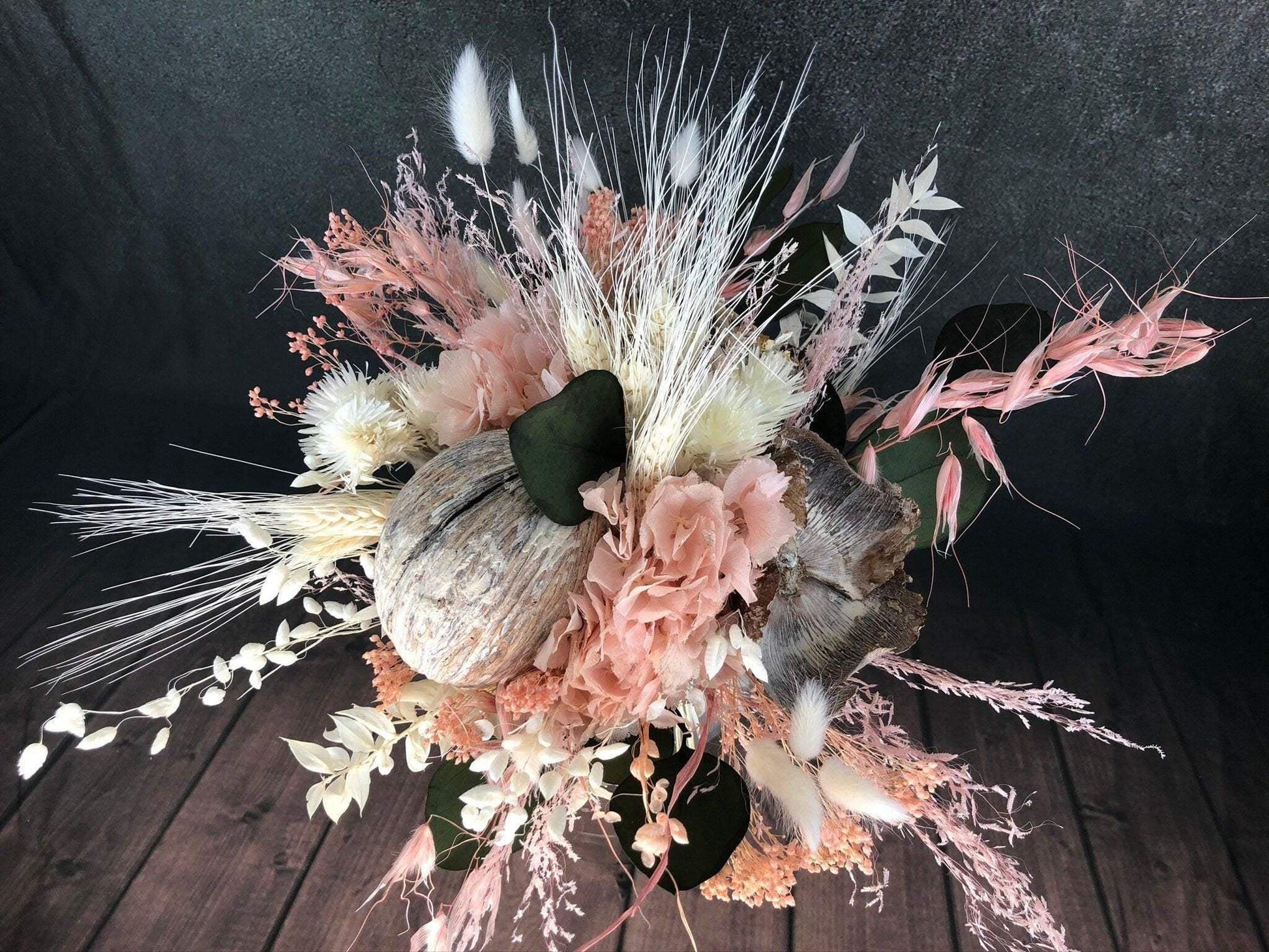 Strauß Gefriergetrocknet Hortensie mit Exoten Tischgesteck Gräser Trockenblumen Trockenmaterial Natur natürlich dried bouquet dried Flowers – handgemacht aus Seiden- und Kunstblumen, langlebig & pflegeleicht von SarahsFlowerStudio