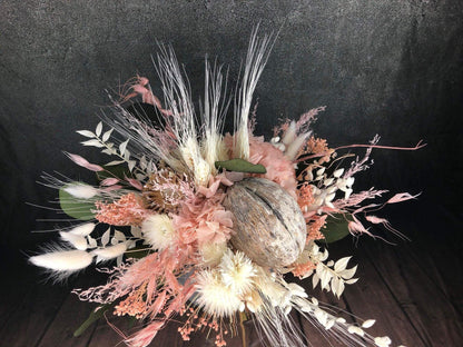 Strauß Gefriergetrocknet Hortensie mit Exoten Tischgesteck Gräser Trockenblumen Trockenmaterial Natur natürlich dried bouquet dried Flowers – handgemacht aus Seiden- und Kunstblumen, langlebig & pflegeleicht von SarahsFlowerStudio
