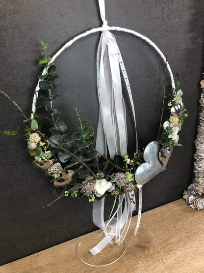 Türkranz ganzjährig Modern Türdeko Tür Schmuck Wunschgröße ganzjährig Muttertag Valentinstag Herz Boho Skelettblätter Band Filz Spitzenband – handgemacht aus Seiden- und Kunstblumen, langlebig & pflegeleicht von SarahsFlowerStudio