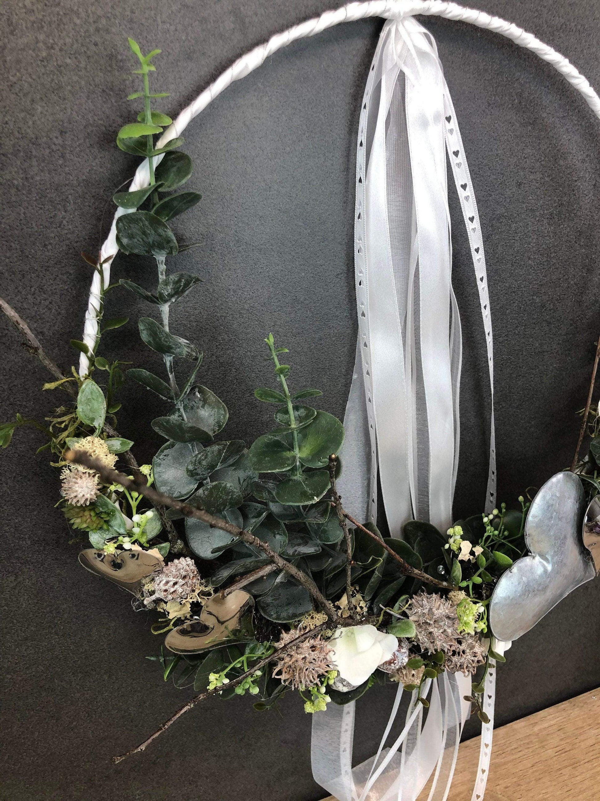 Türkranz ganzjährig Modern Türdeko Tür Schmuck Wunschgröße ganzjährig Muttertag Valentinstag Herz Boho Skelettblätter Band Filz Spitzenband – handgemacht aus Seiden- und Kunstblumen, langlebig & pflegeleicht von SarahsFlowerStudio