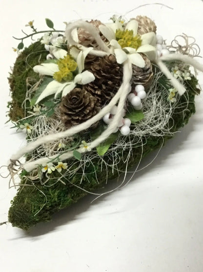 Grabgesteck Grabschmuck Urnengrab Gesteck Grab Allerheiligen Edelweiß Herz Moosherz Rose Grave Arrangument grave flowers longlasting – handgemacht aus Seiden- und Kunstblumen, langlebig & pflegeleicht von SarahsFlowerStudio