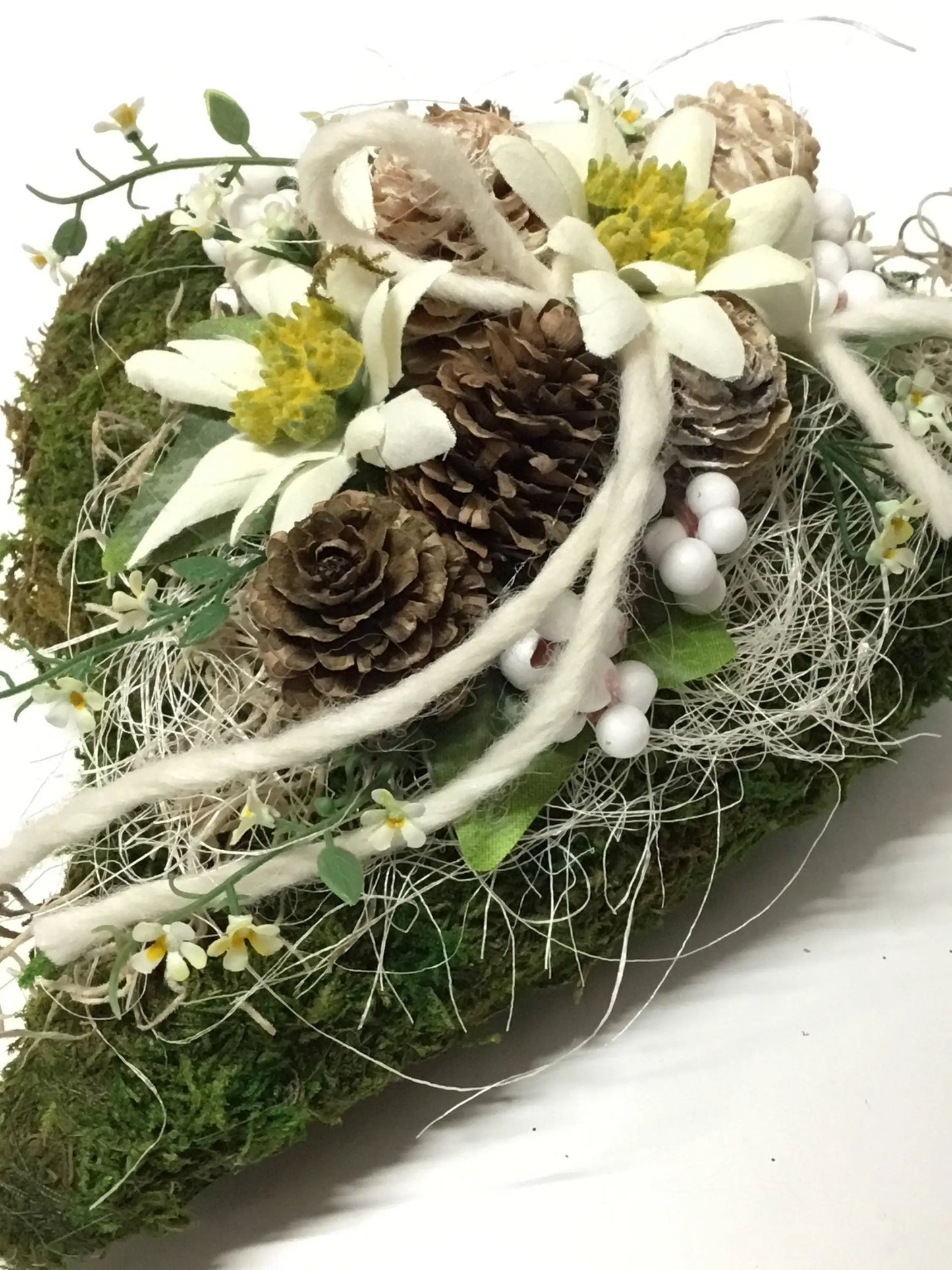 Grabgesteck Grabschmuck Urnengrab Gesteck Grab Allerheiligen Edelweiß Herz Moosherz Rose Grave Arrangument grave flowers longlasting – handgemacht aus Seiden- und Kunstblumen, langlebig & pflegeleicht von SarahsFlowerStudio