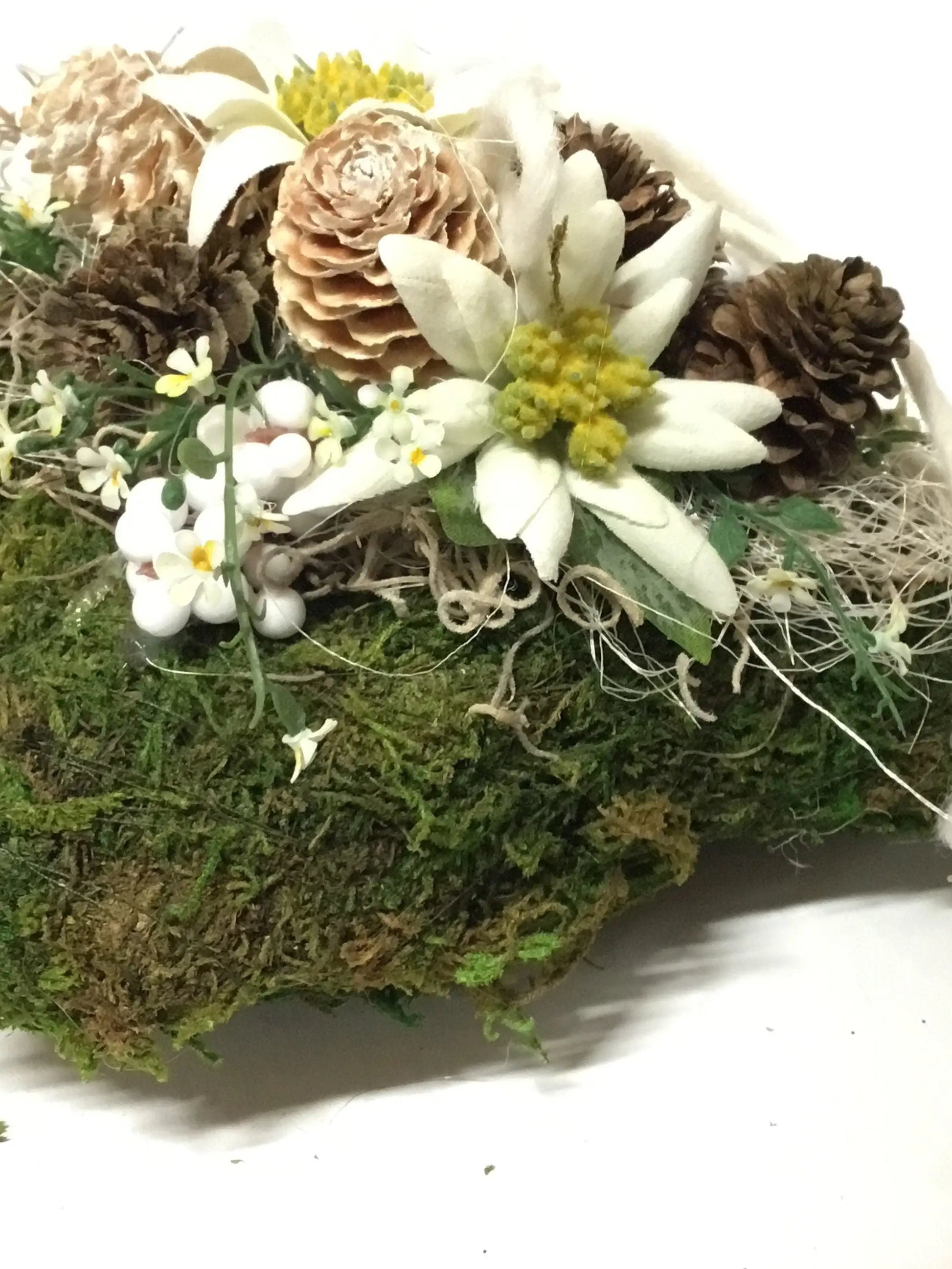 Grabgesteck Grabschmuck Urnengrab Gesteck Grab Allerheiligen Edelweiß Herz Moosherz Rose Grave Arrangument grave flowers longlasting – handgemacht aus Seiden- und Kunstblumen, langlebig & pflegeleicht von SarahsFlowerStudio