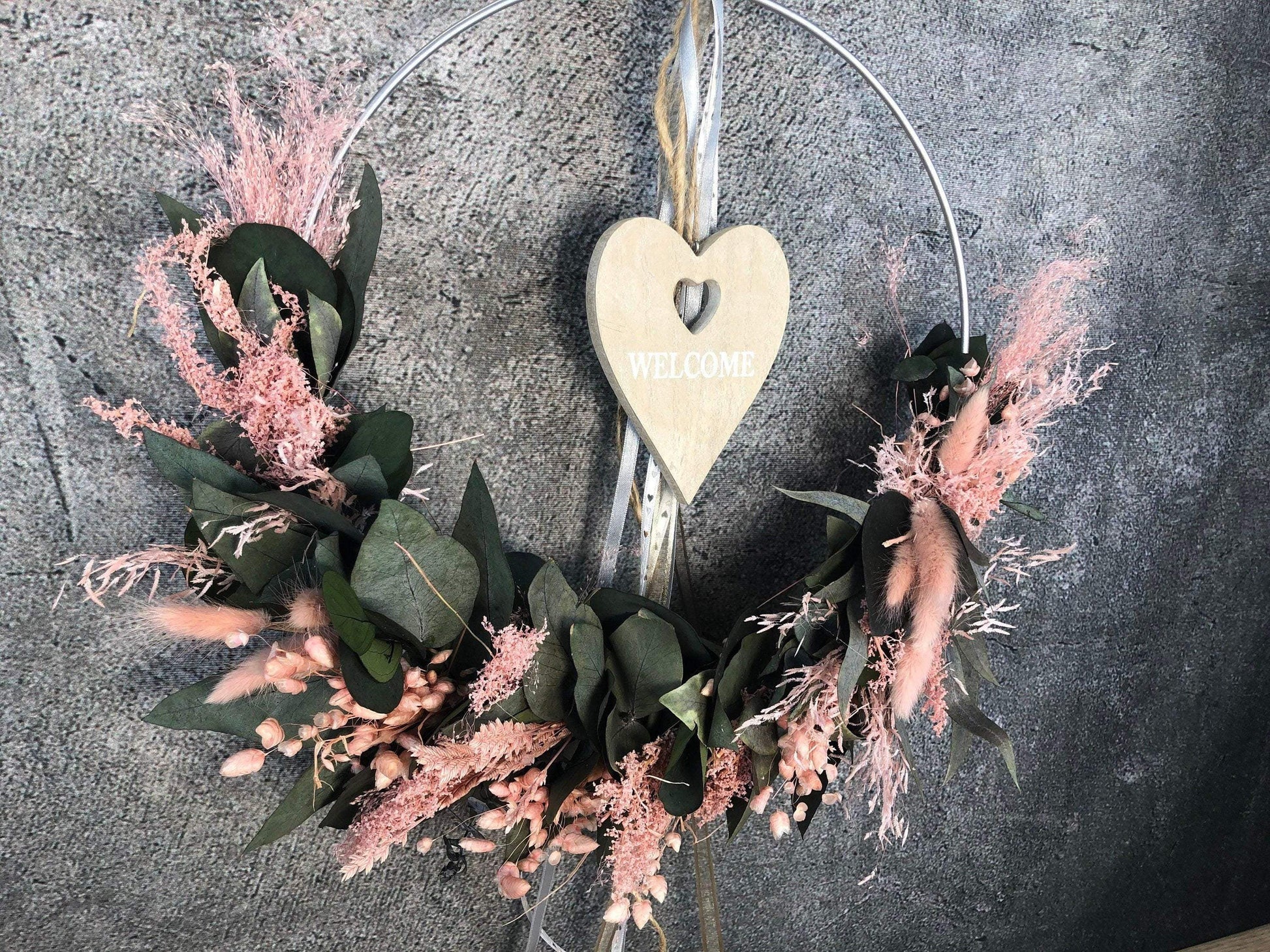 Türkranz Welcome Herz Kranz Ring Eukalyptus Gräser Wandkranz Trockenblumen Natur natürlich Hoop Herbst Herbstlich – handgemacht aus Seiden- und Kunstblumen, langlebig & pflegeleicht von SarahsFlowerStudio