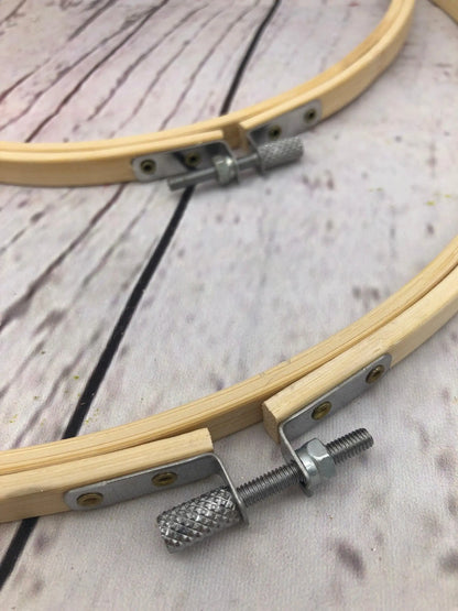 Stickrahmen Nähring Stickring Holzring Ring Bastelring Basteln Traumfänger Makramee Trockenblumen – handgemacht aus Seiden- und Kunstblumen, langlebig & pflegeleicht von SarahsFlowerStudio