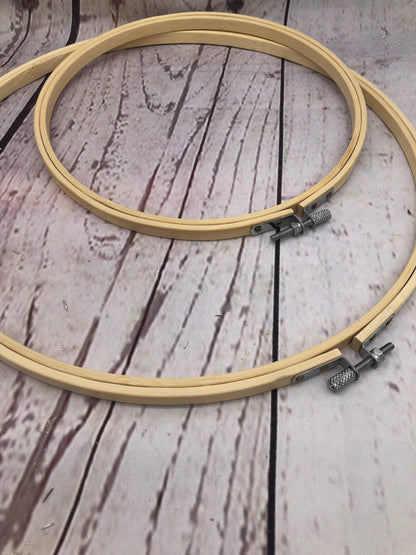 Stickrahmen Nähring Stickring Holzring Ring Bastelring Basteln Traumfänger Makramee Trockenblumen – handgemacht aus Seiden- und Kunstblumen, langlebig & pflegeleicht von SarahsFlowerStudio