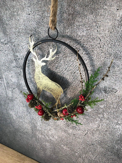 Türkranz Kranz Hirsch Advent Modern Ring Fenster Fensterschmuck Fensterdeko Deko Weihnachten Zapfen Wachszapfen – handgemacht aus Seiden- und Kunstblumen, langlebig & pflegeleicht von SarahsFlowerStudio