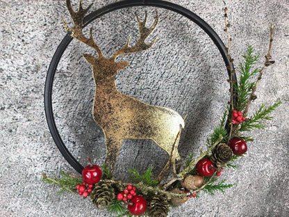Türkranz Kranz Hirsch Advent Modern Ring Fenster Fensterschmuck Fensterdeko Deko Weihnachten Zapfen Wachszapfen – handgemacht aus Seiden- und Kunstblumen, langlebig & pflegeleicht von SarahsFlowerStudio