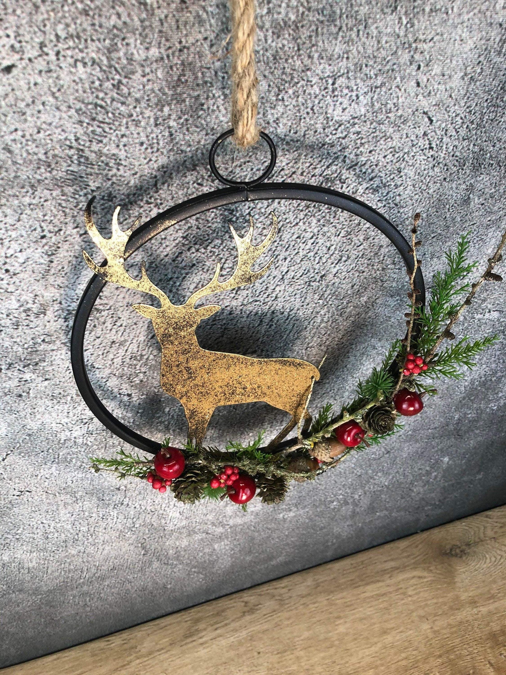 Türkranz Kranz Hirsch Advent Modern Ring Fenster Fensterschmuck Fensterdeko Deko Weihnachten Zapfen Wachszapfen – handgemacht aus Seiden- und Kunstblumen, langlebig & pflegeleicht von SarahsFlowerStudio