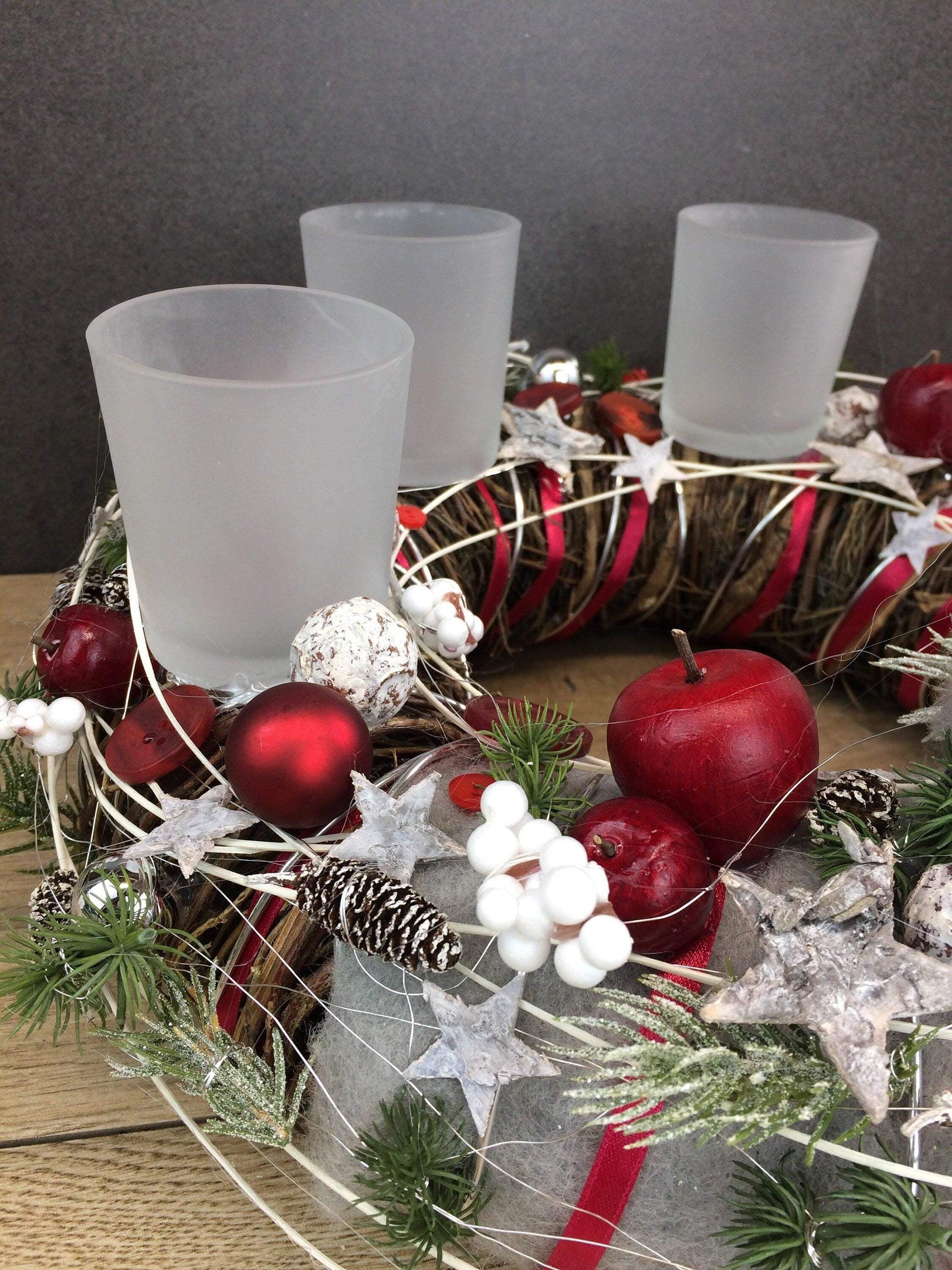 Adventskranz Wichtel Wunschfarbe Silber Grau Kugeln Sterne Eicheln Knöpfe Beeren – handgemacht aus Seiden- und Kunstblumen, langlebig & pflegeleicht von SarahsFlowerStudio