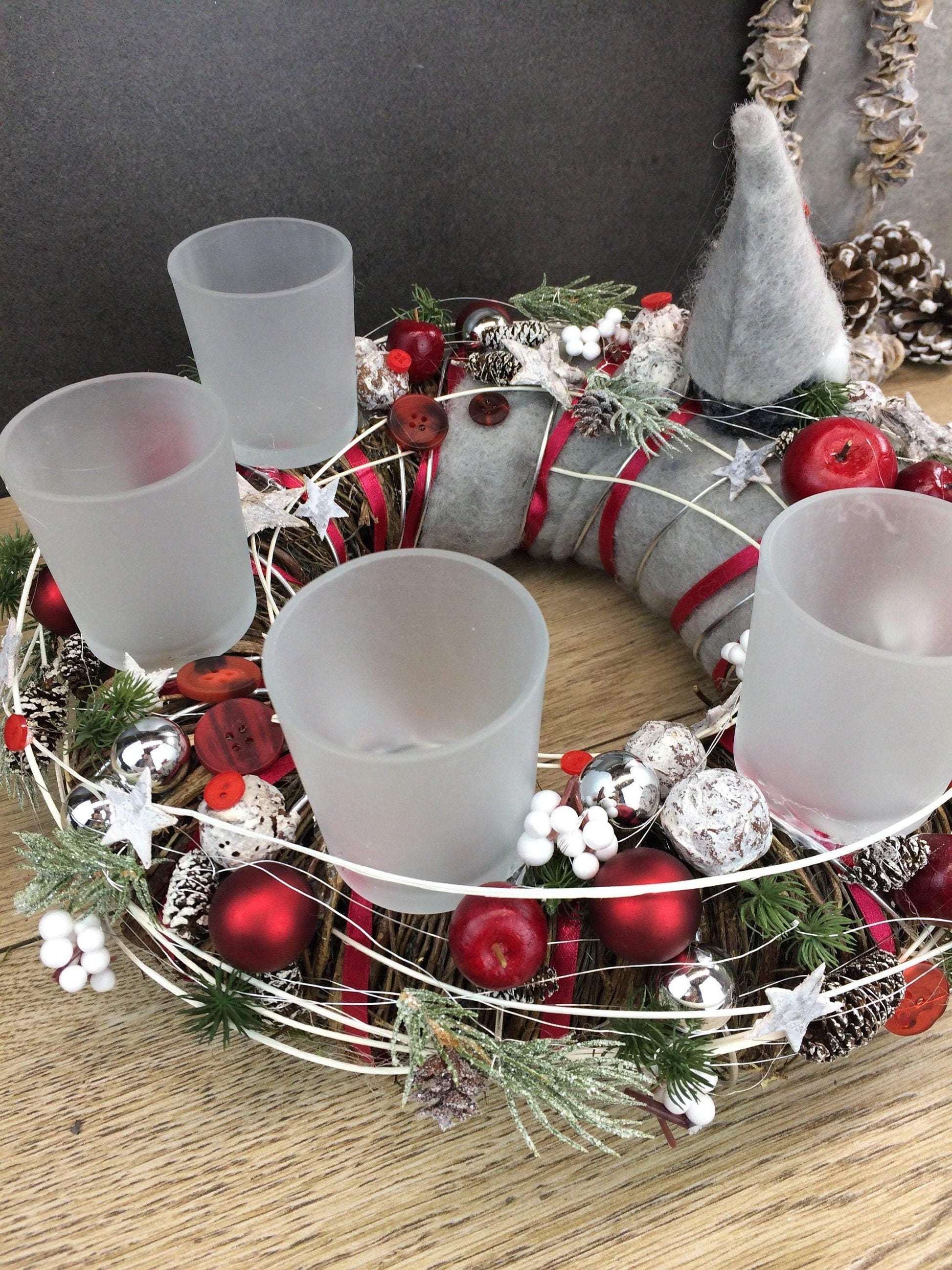 Adventskranz Wichtel Wunschfarbe Silber Grau Kugeln Sterne Eicheln Knöpfe Beeren – handgemacht aus Seiden- und Kunstblumen, langlebig & pflegeleicht von SarahsFlowerStudio