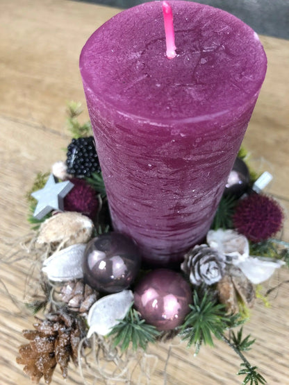 Adventsgesteck Gesteck Zapfen Zapfe Beere Modern Rund Moos Thuja Zapfen Rot Weiß – handgemacht aus Seiden- und Kunstblumen, langlebig & pflegeleicht von SarahsFlowerStudio