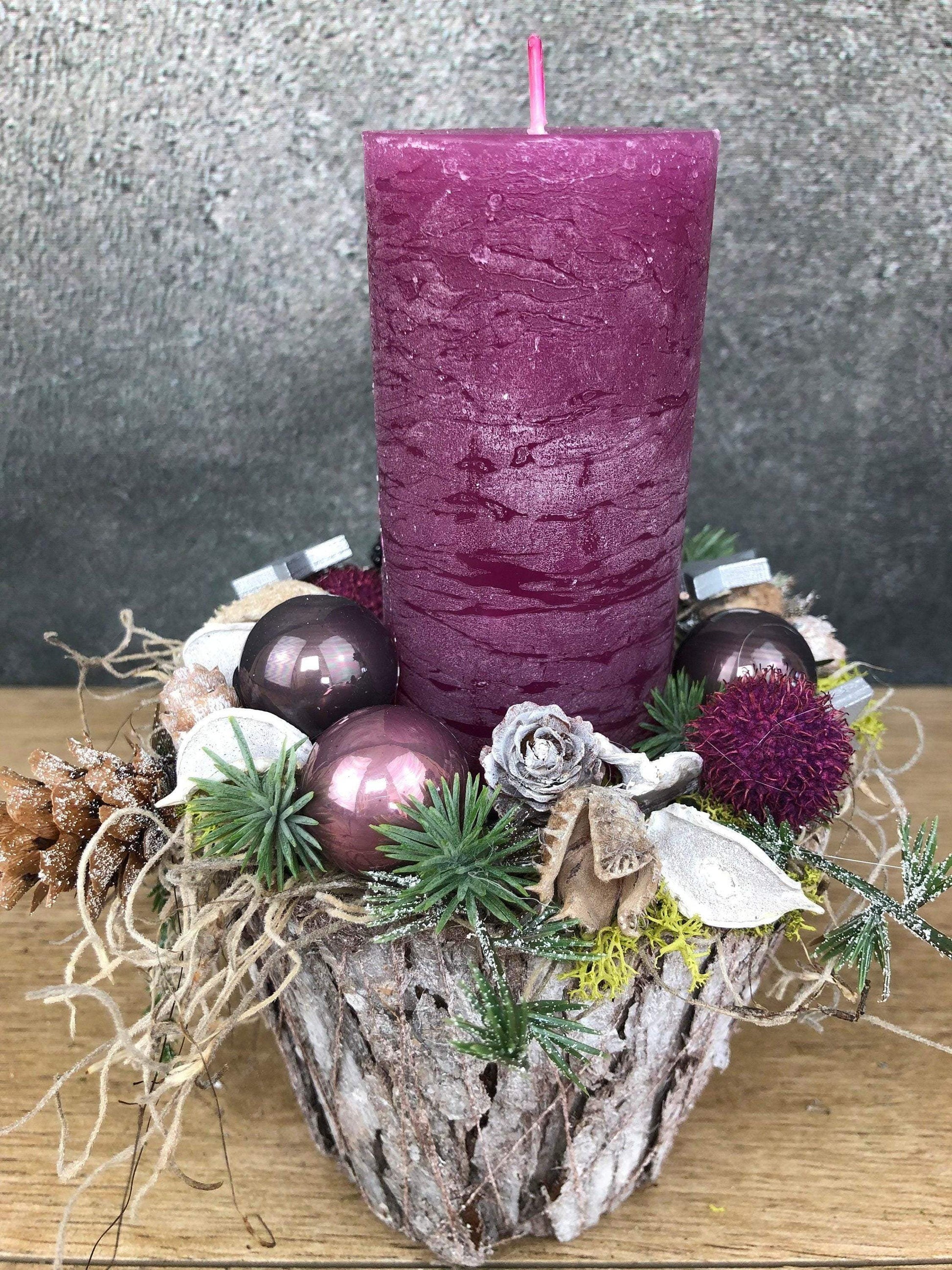 Adventsgesteck Gesteck Zapfen Zapfe Beere Modern Rund Moos Thuja Zapfen Rot Weiß – handgemacht aus Seiden- und Kunstblumen, langlebig & pflegeleicht von SarahsFlowerStudio