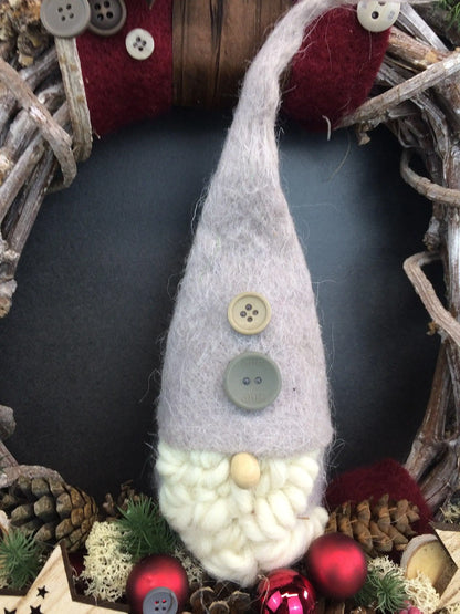Advent Türkranz Türdeko Türschmuck Weihnachten Weidenkranz Wichtel 40cm – handgemacht aus Seiden- und Kunstblumen, langlebig & pflegeleicht von SarahsFlowerStudio
