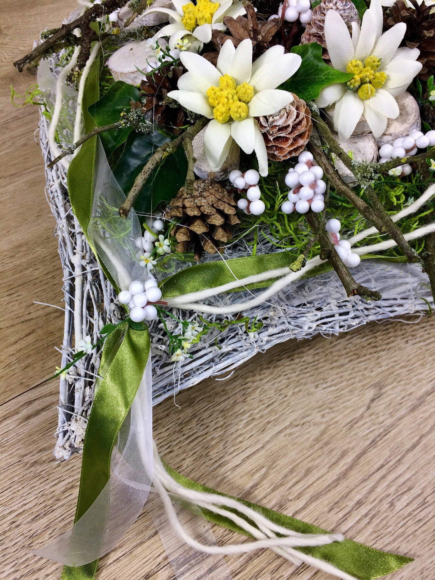 Urnengesteck Rose Seidenblumen – langlebiger Urnenschmuck – für Außenb – Grabgesteck – SarahsFlowerStudio
