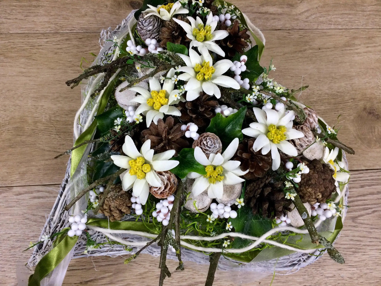 Urnengesteck Rose Seidenblumen – langlebiger Urnenschmuck – für Außenb – Grabgesteck – SarahsFlowerStudio