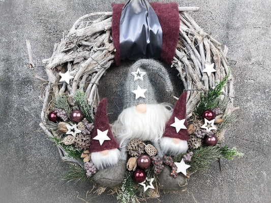Advent Türkranz Türdeko Türschmuck Weihnachten Weidenkranz Wichtel 40cm – handgemacht aus Seiden- und Kunstblumen, langlebig & pflegeleicht von SarahsFlowerStudio